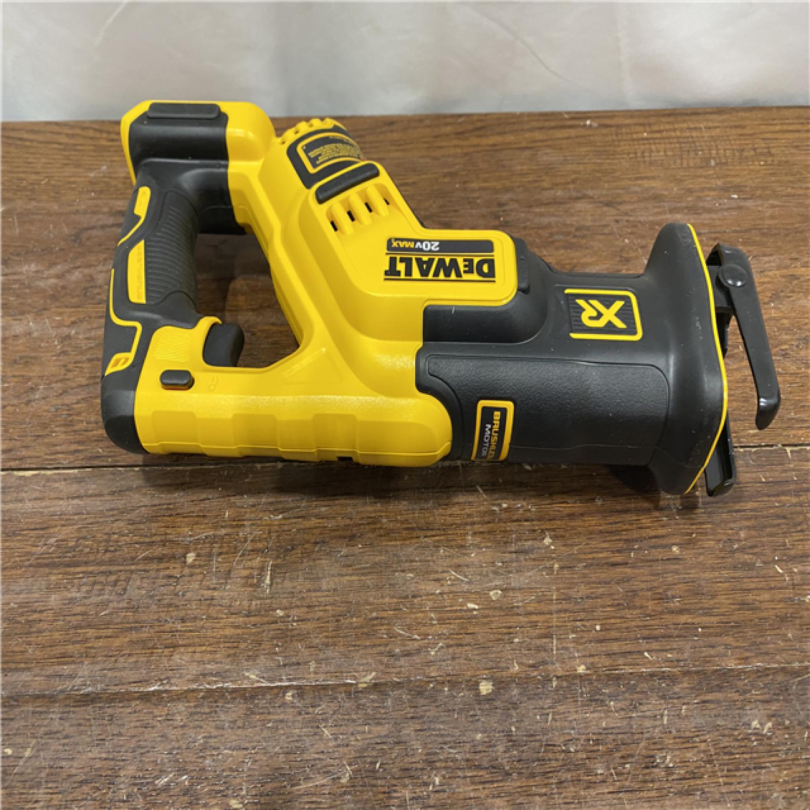 AS-ISDeWalt 20V MAX XR Lithium-Ion Cordless Brushless Compact Reciprocating Saw (Tool-Only)