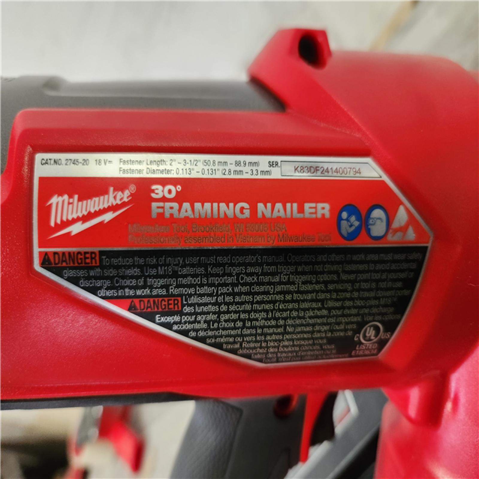 Phoenix Location Milwaukee M18 FUEL 3-1/2 in. 18-Volt 30-Degree Lithium-Ion Brushless Cordless Framing Nailer (Tool-Only)