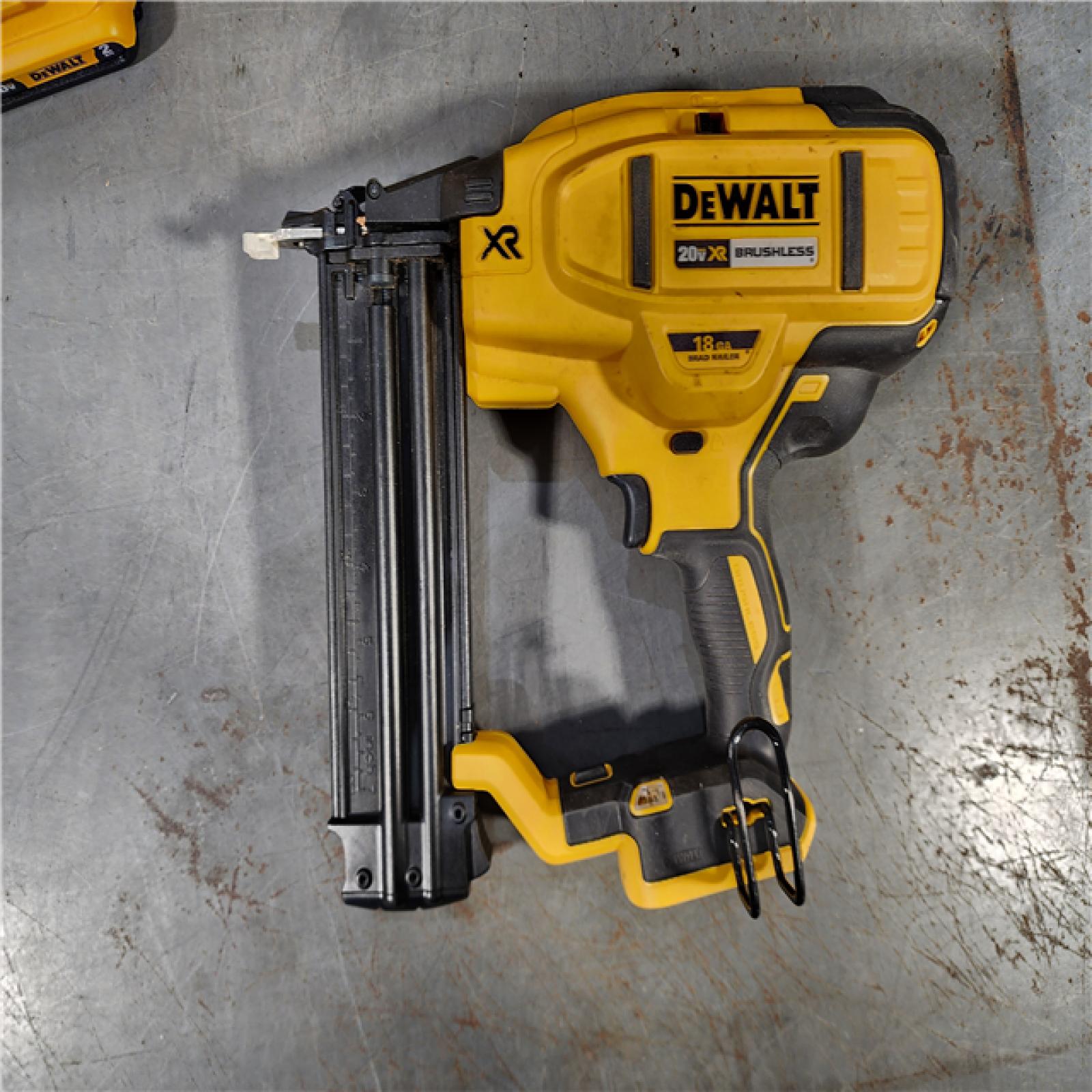 HOUSTON LOCATION - AS-IS DEWALT 20V MAX XR 18 Gauge Brad Nailer Kit