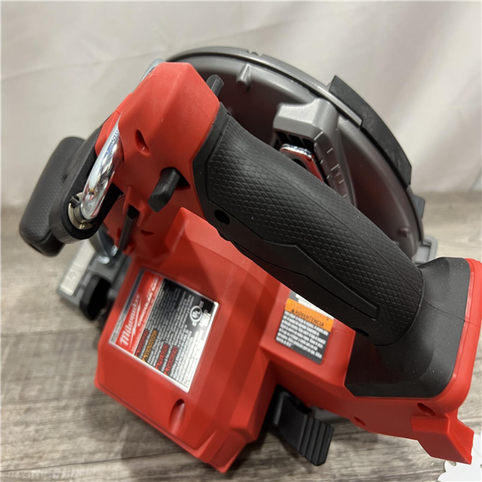 AS-IS MILWAUKEE M18 FUEL 18V Lithium-Ion Brushless Cordless 7-1/4 in. Circular Saw (Tool-Only)