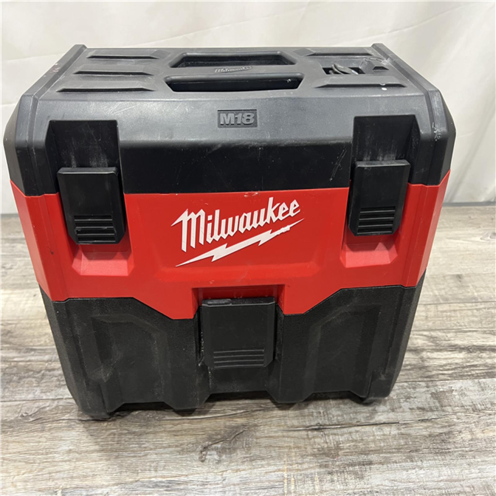 AS-IS Milwaukee M18 Vacuum 2Gal 6  Hose Access Bare Tool