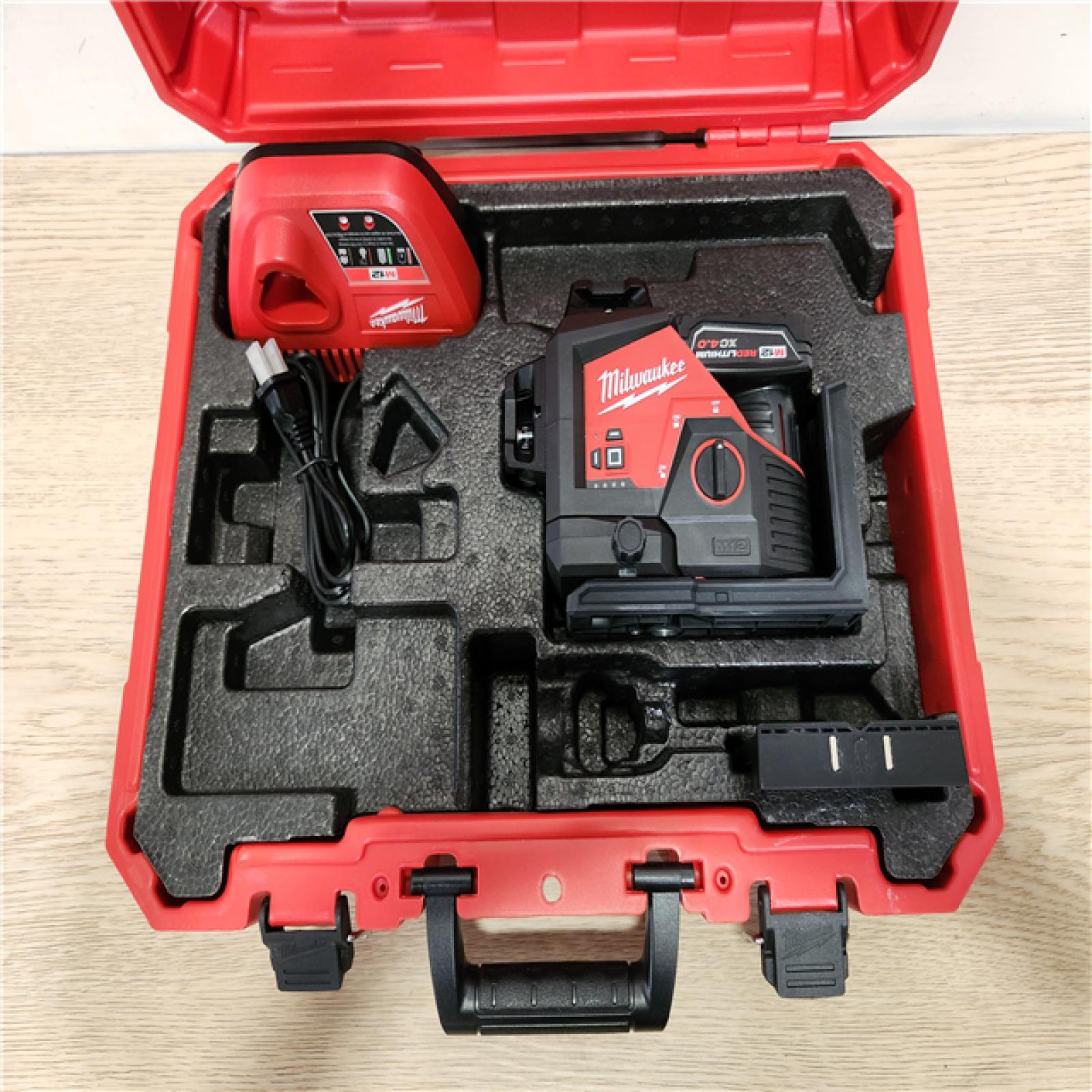 Phoenix Location NEW Milwaukee M12 12-Volt Lithium-Ion Cordless Green 250 ft. 3-Plane Laser Level Kit with One 4.0 Ah Battery, Charger and Case