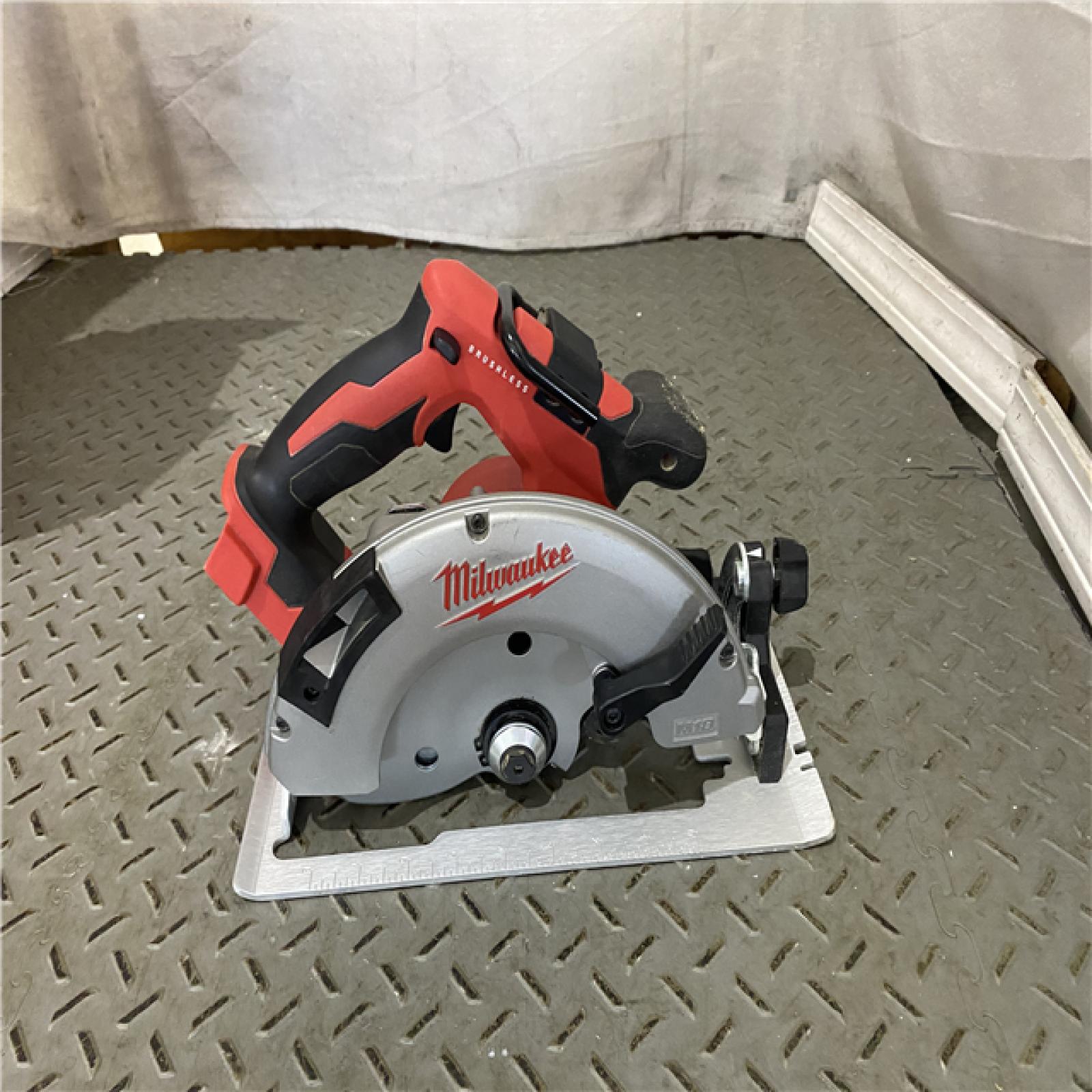 Houston location AS-IS Milwaukee M18 7-1/4  18V Brushless Circular Saw 2631-20 (Bare Tool)