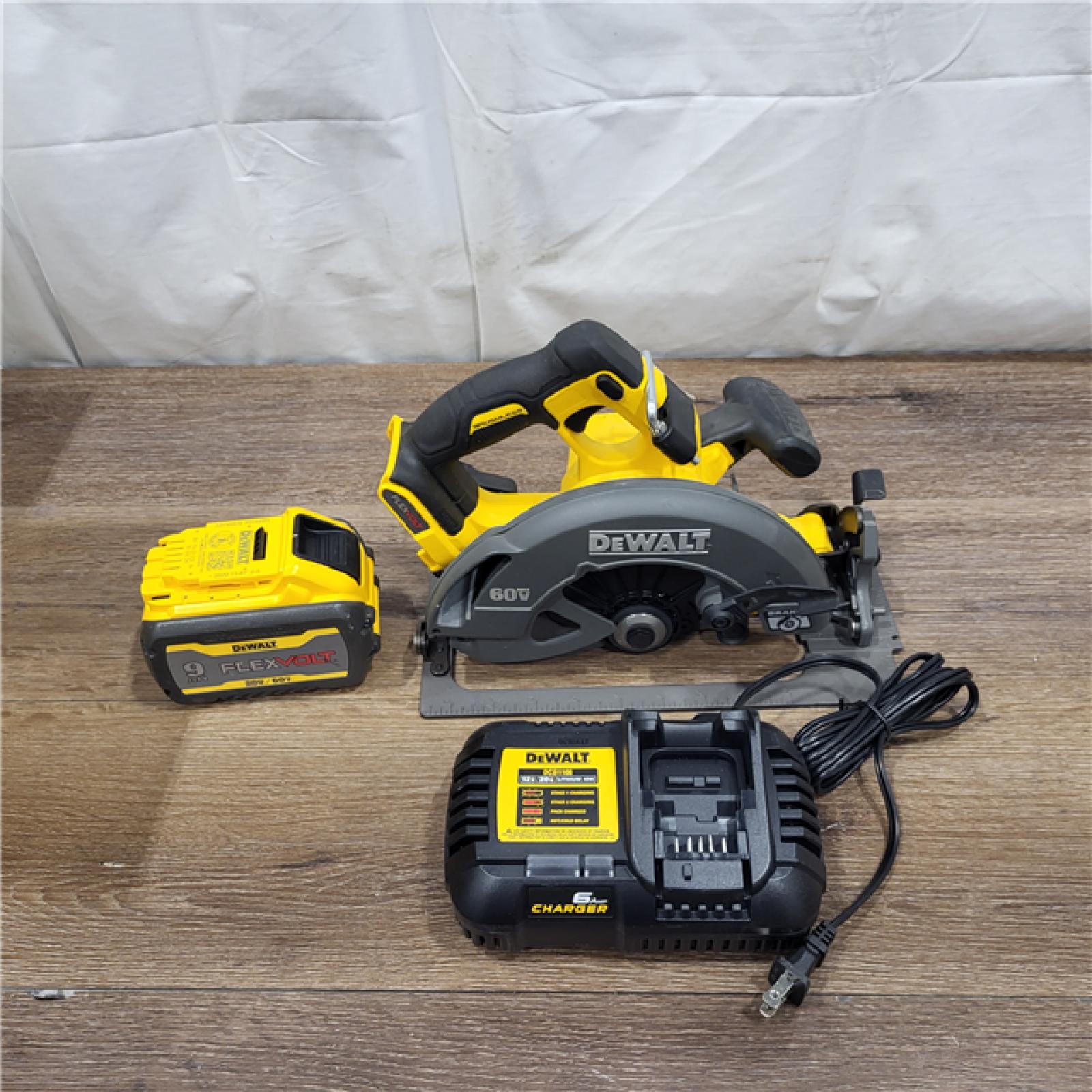 AS-IS DEWALT FLEXVOLT 60V MAX Brushless 7-1/4 Cordless Circular Saw with Brake Kit