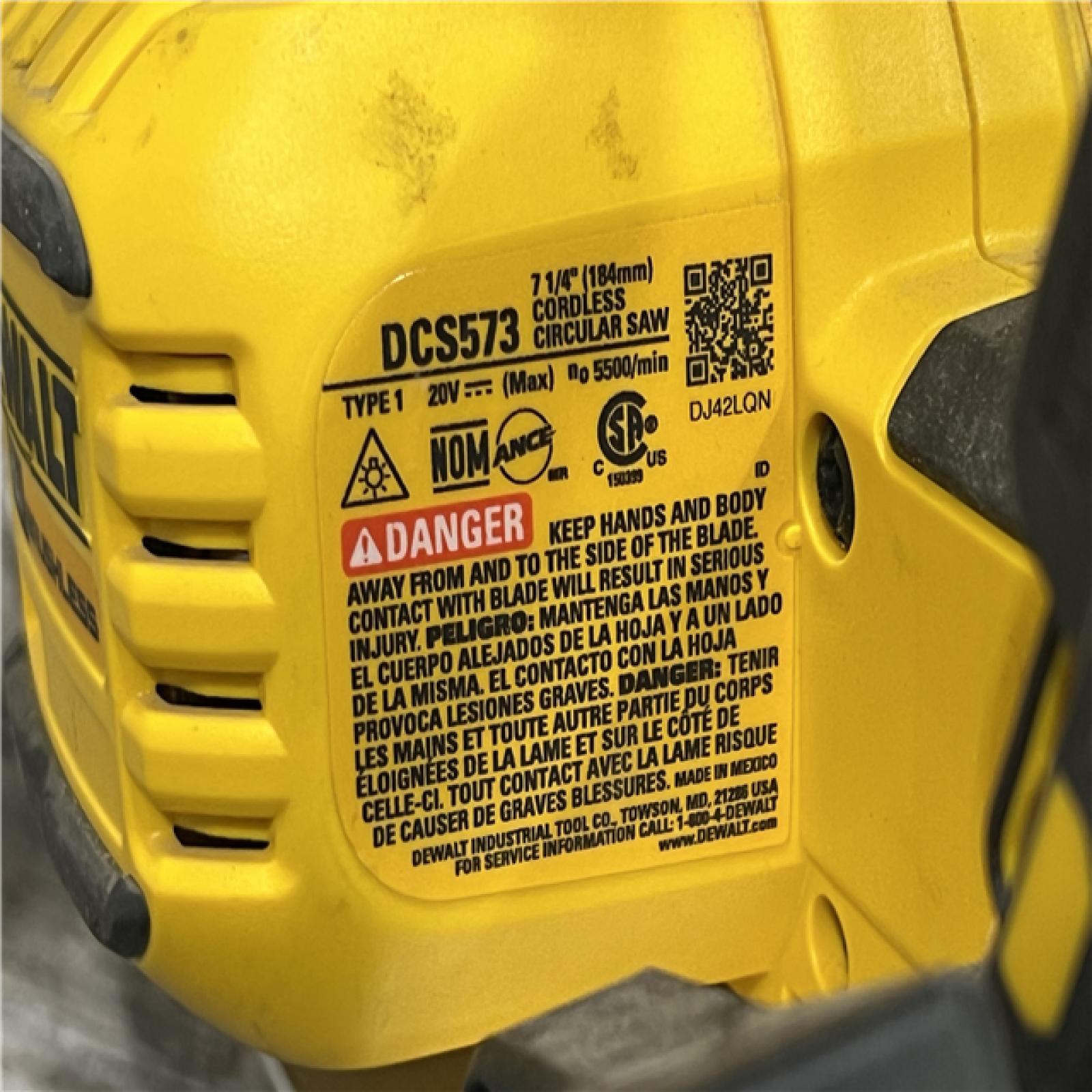 AS-IS DEWALT 20V MAX Cordless Brushless 7-1/4 in. Sidewinder Style Circular Saw with FLEXVOLT ADVANTAGE (Tool Only)