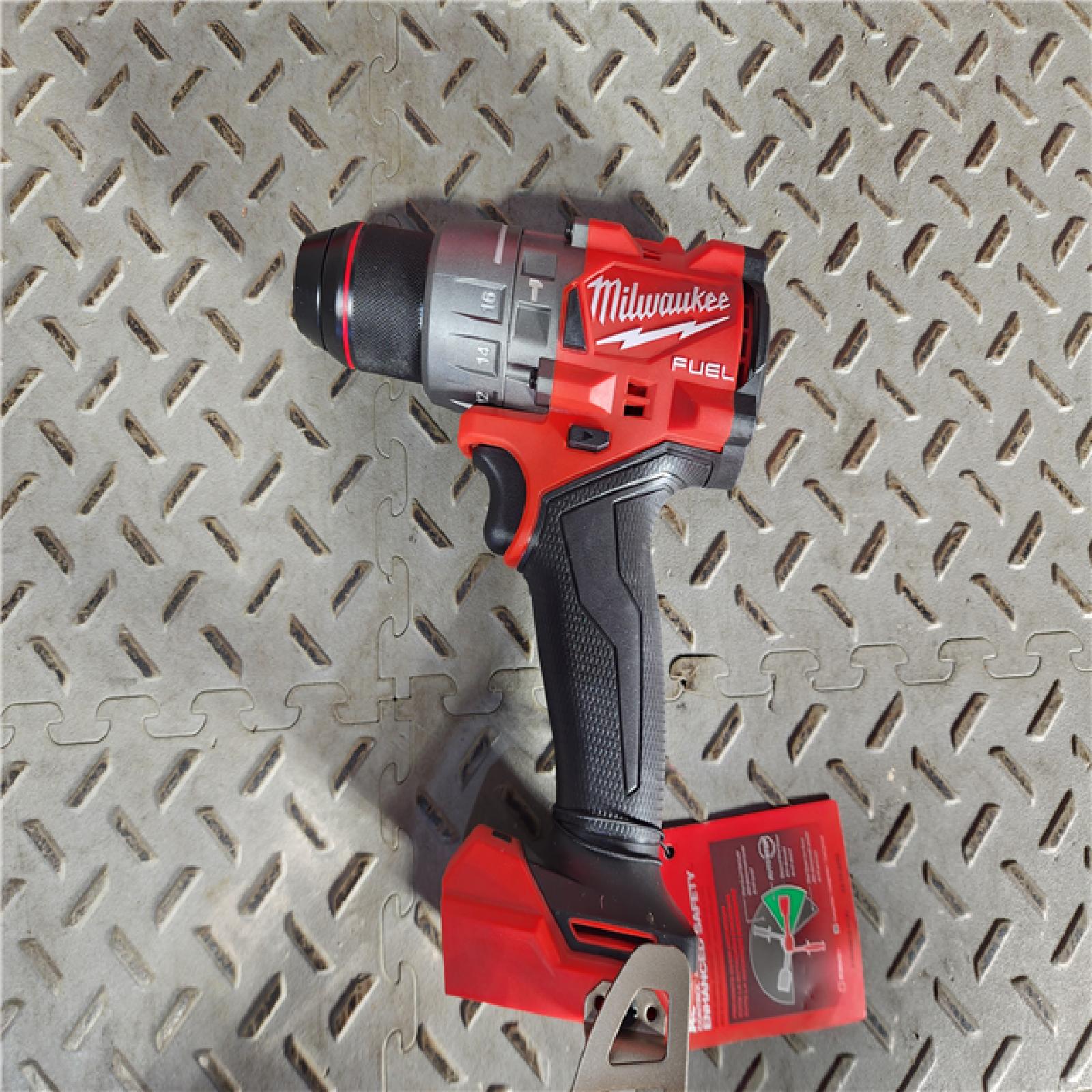 HOUSTON LOCATION - AS-IS (APPEARS LIKE NEW) Milwaukee 2904-22 Hammer Drill Driver Kit with Batteries  Charger & Tool Case  Red