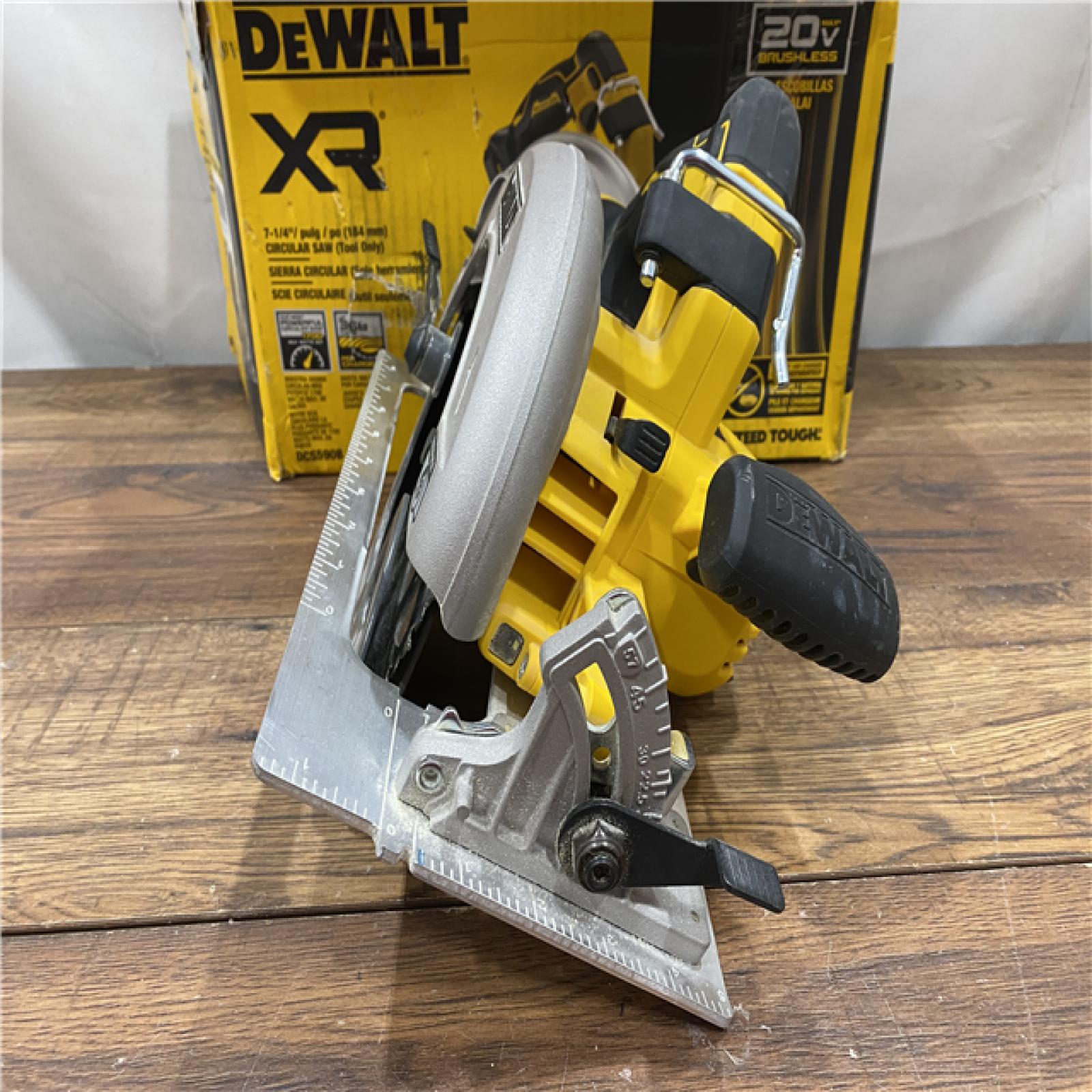 AS IS DEWALT 20-Volt MAX 7-1/4 in. Cordless Circular Saw (Tool Only)