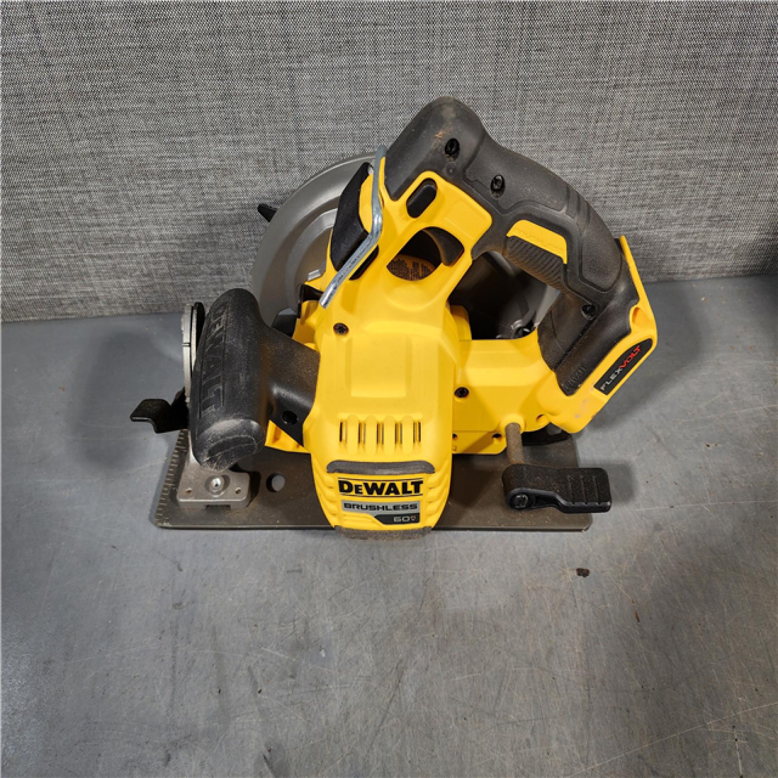 HOUSTON LOCATION - AS-IS DeWALT Flexvolt Max 7-1/4  60V Brushless Circular Saw DCS578B