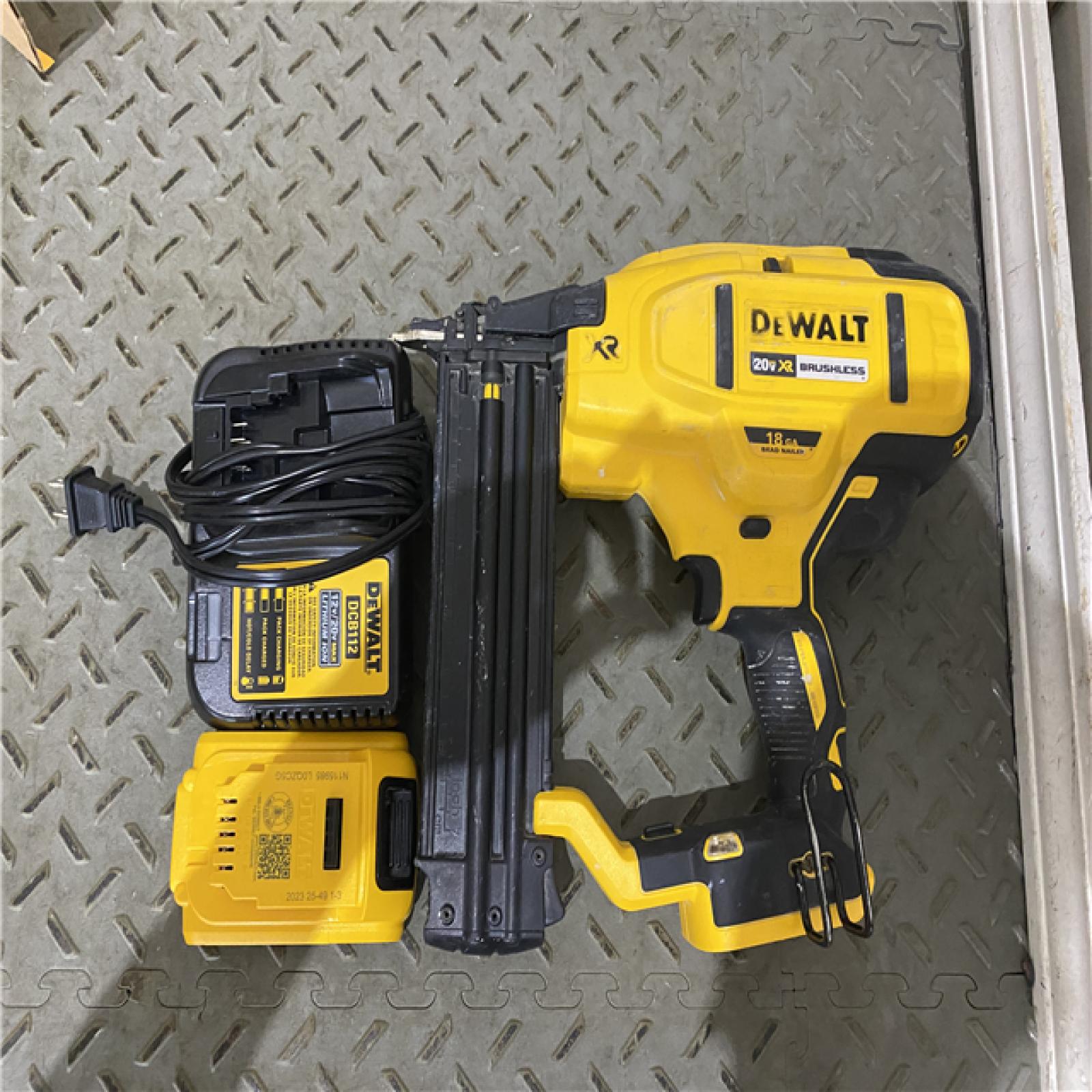 Houston location AS-IS DEWALT 20V MAX XR 18 Gauge Brad Nailer Kit