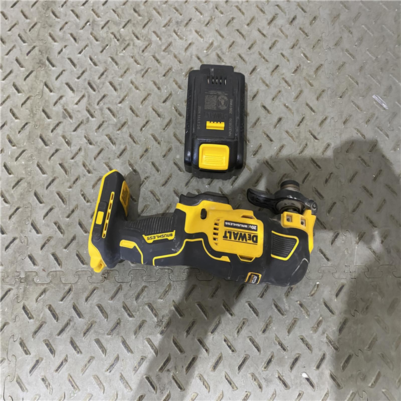 Houston location AS-IS DEWALT Atomic 20-Volt Lithium-Ion Oscillating Tool Kit with 3 Ah Battery