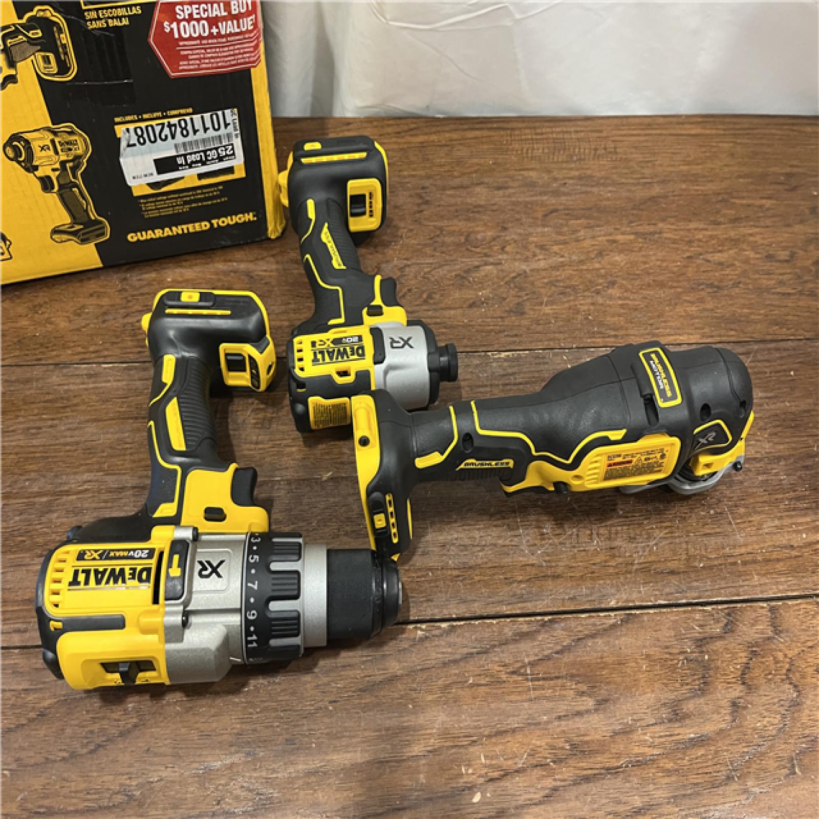 AS-IS20-Volt Lithium-Ion Cordless 3-Tool Combo Kit with FLEXVOLT 9 Ah and 20V 6 Ah Batteries and Charger