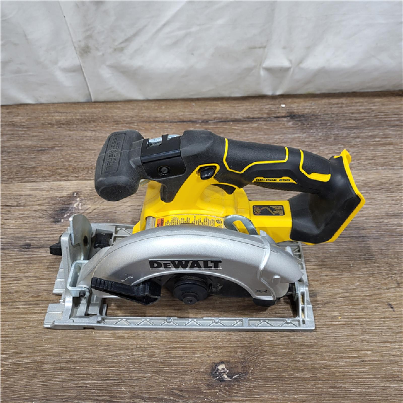 AS-IS DeWALT DCS565B 20V Max Brushless 6.5   Cordless Circular Saw