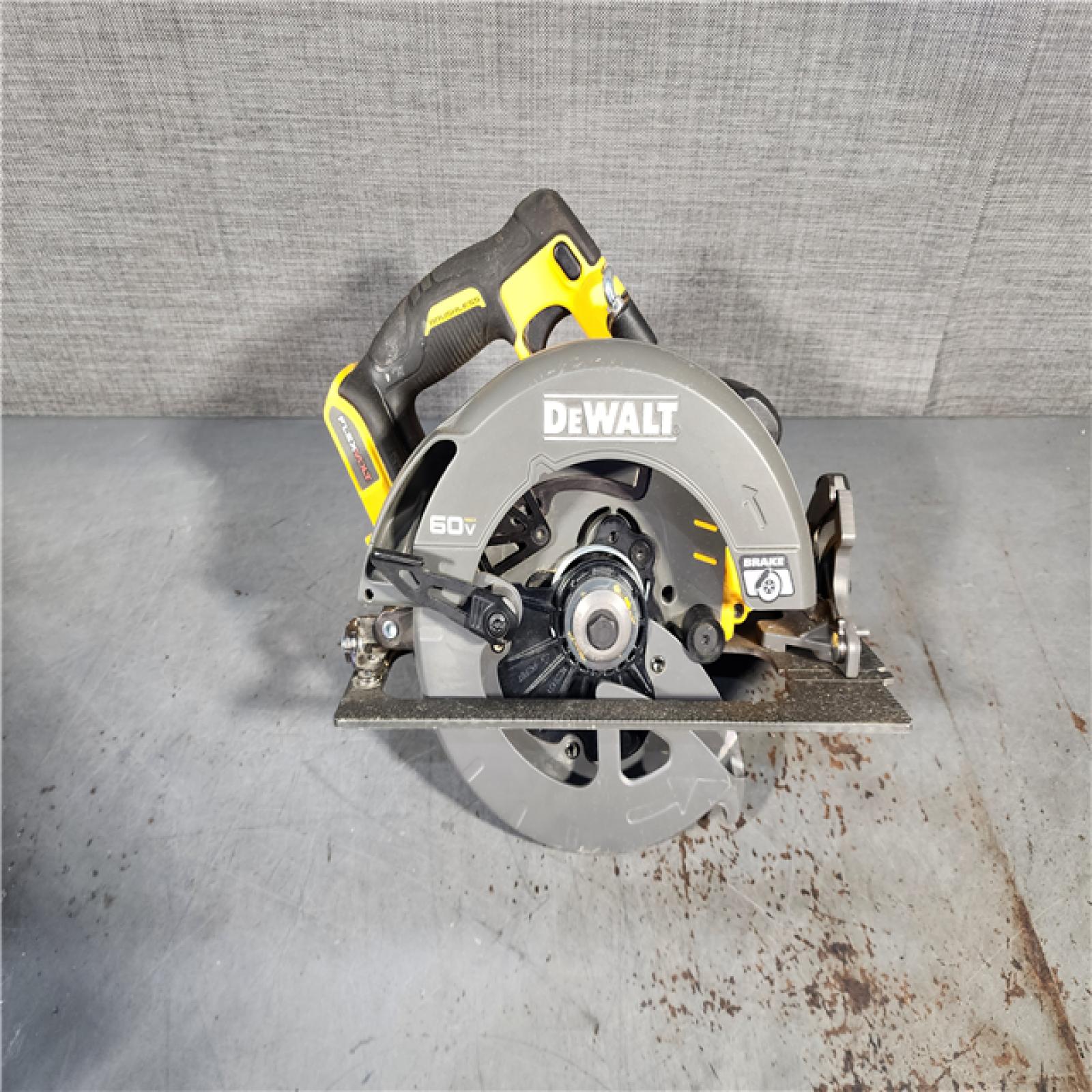 HOUSTON LOCATION - AS-IS DeWALT Flexvolt Max 7-1/4  60V Brushless Circular Saw DCS578B (Bare Tool)