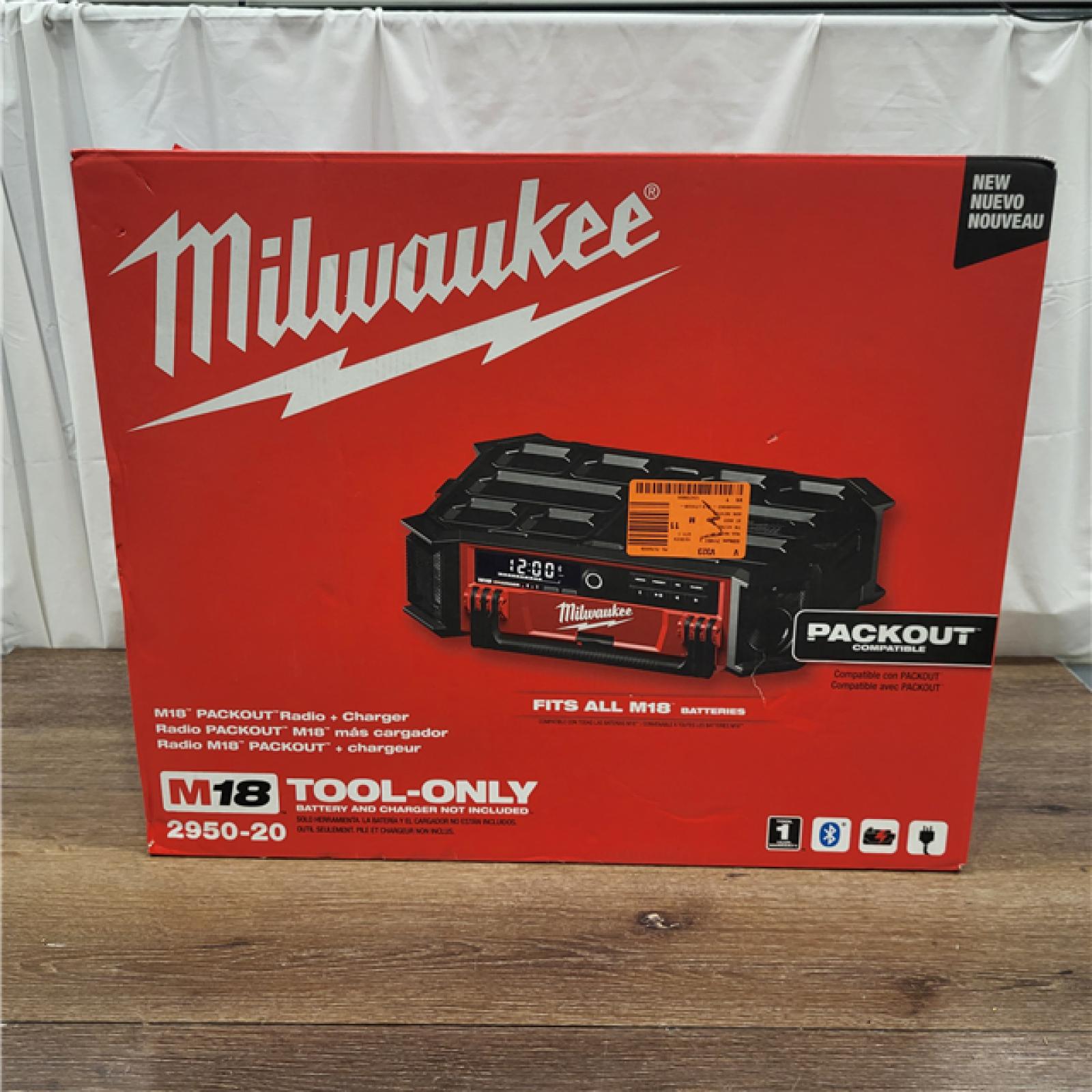 AS-IS Milwaukee 2950-20 18V M18 PACKOUT Lithium-Ion Cordless Radio + Charger (Tool Only)