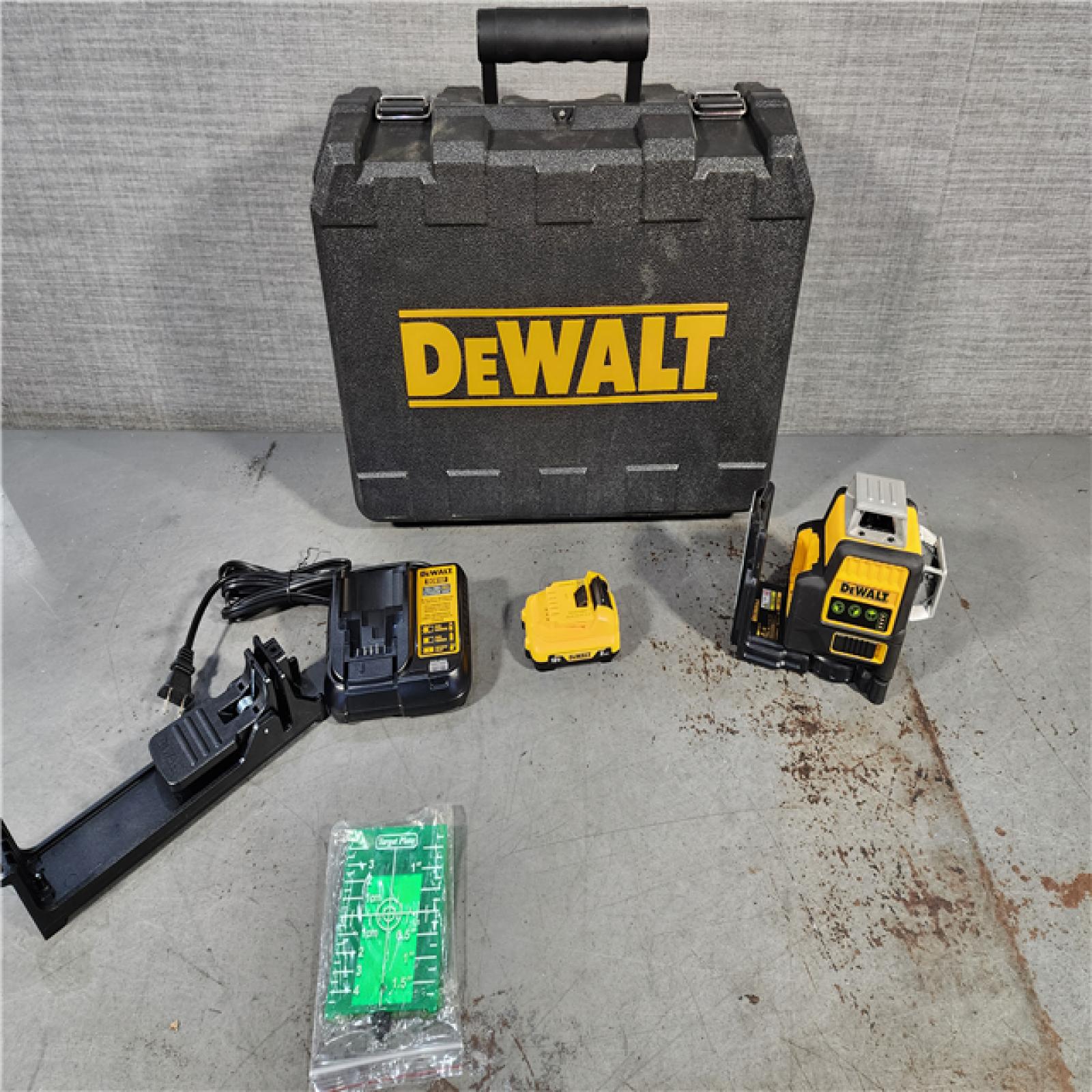 HOUSTON LOCATION - AS-IS DEWALT 12V MAX Lithium-Ion 100 Ft. Green Self-Leveling 3-Beam 360 Degree Laser Level with 2.0Ah Battery, Charger and Case