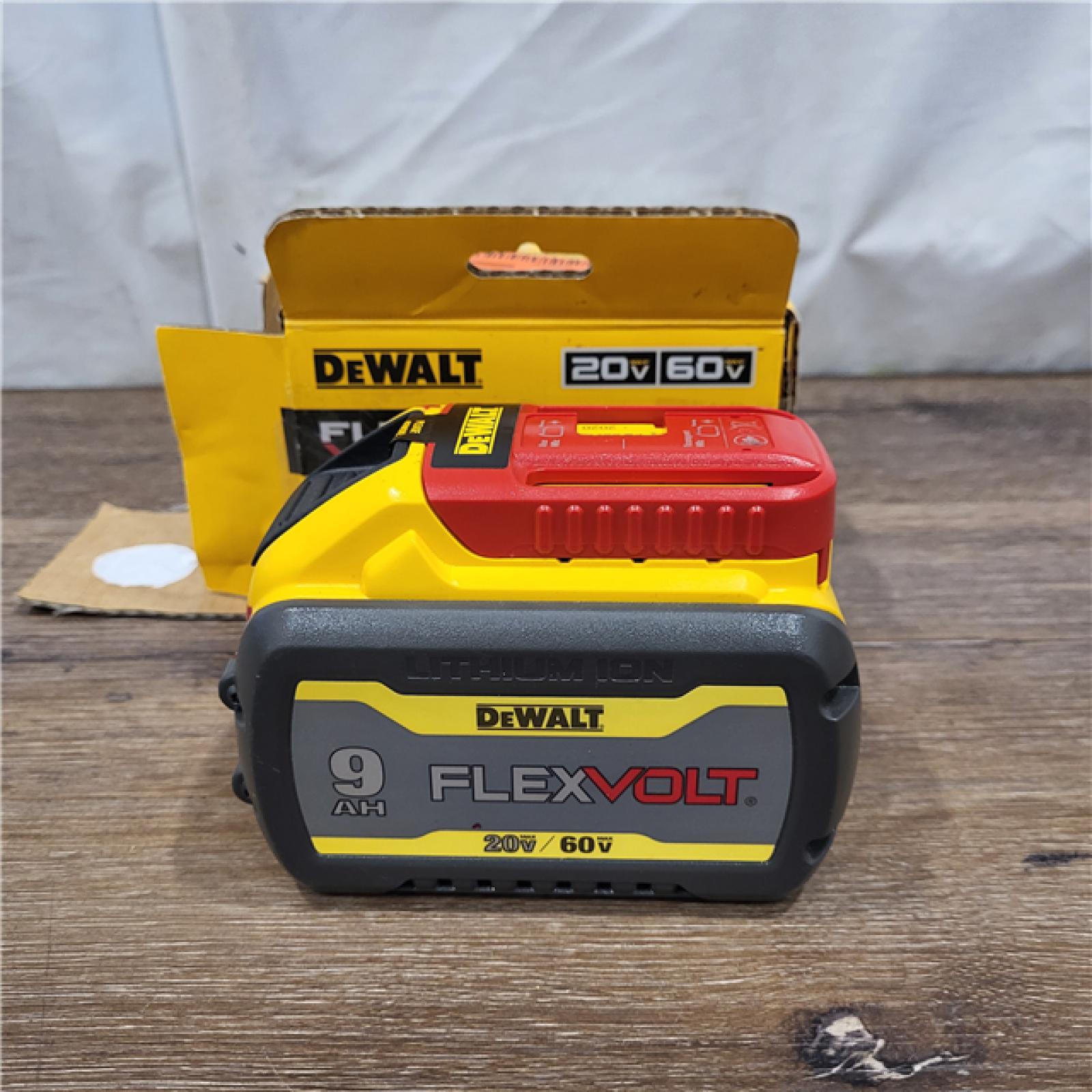 AS-IS Dewalt DWLTDCB609 Dewalt DCB609 FLEXVOLT 20V/60V MAX* B