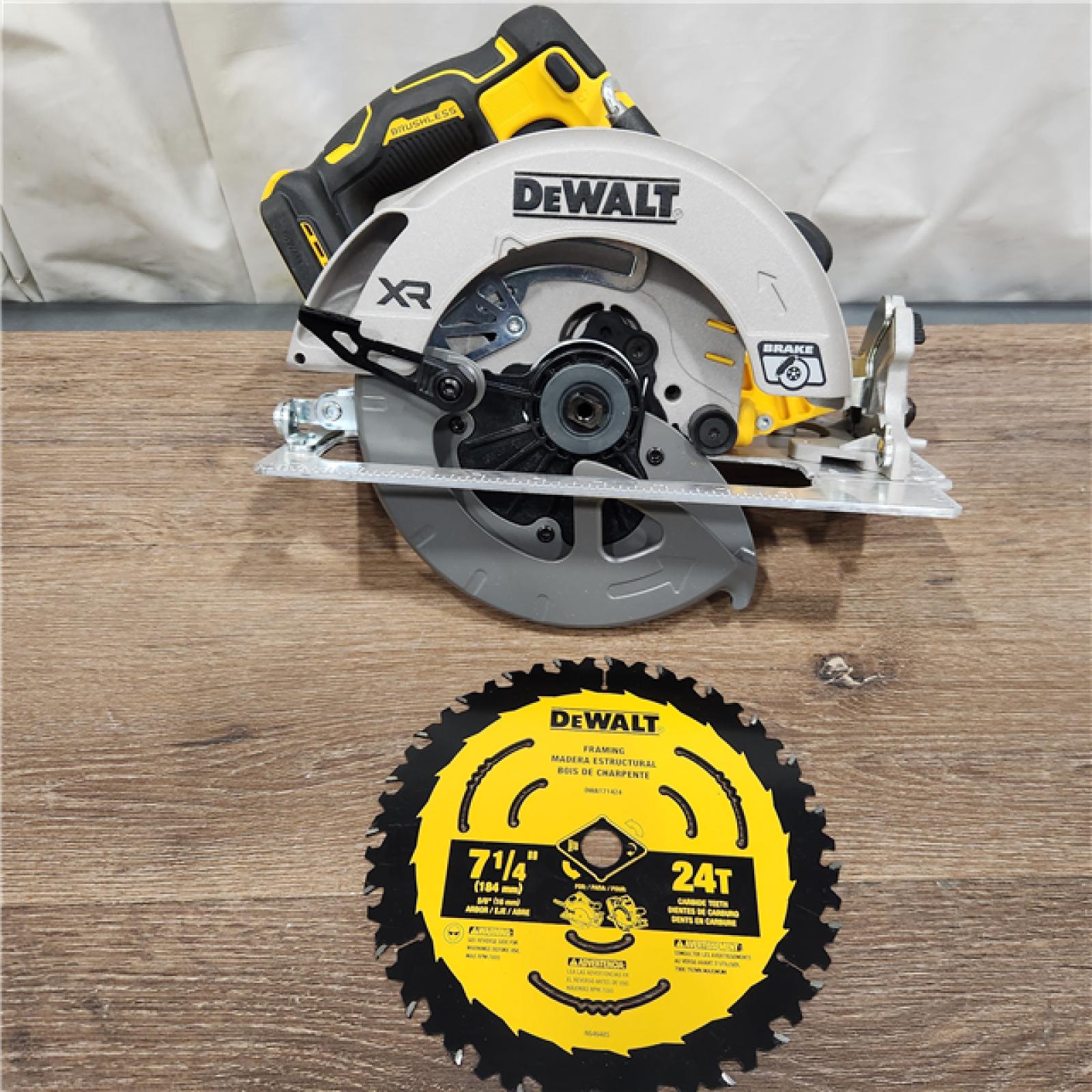 AS-IS DEWALT 20-Volt MAX 7-1/4 in. Cordless Circular Saw (Tool Only)