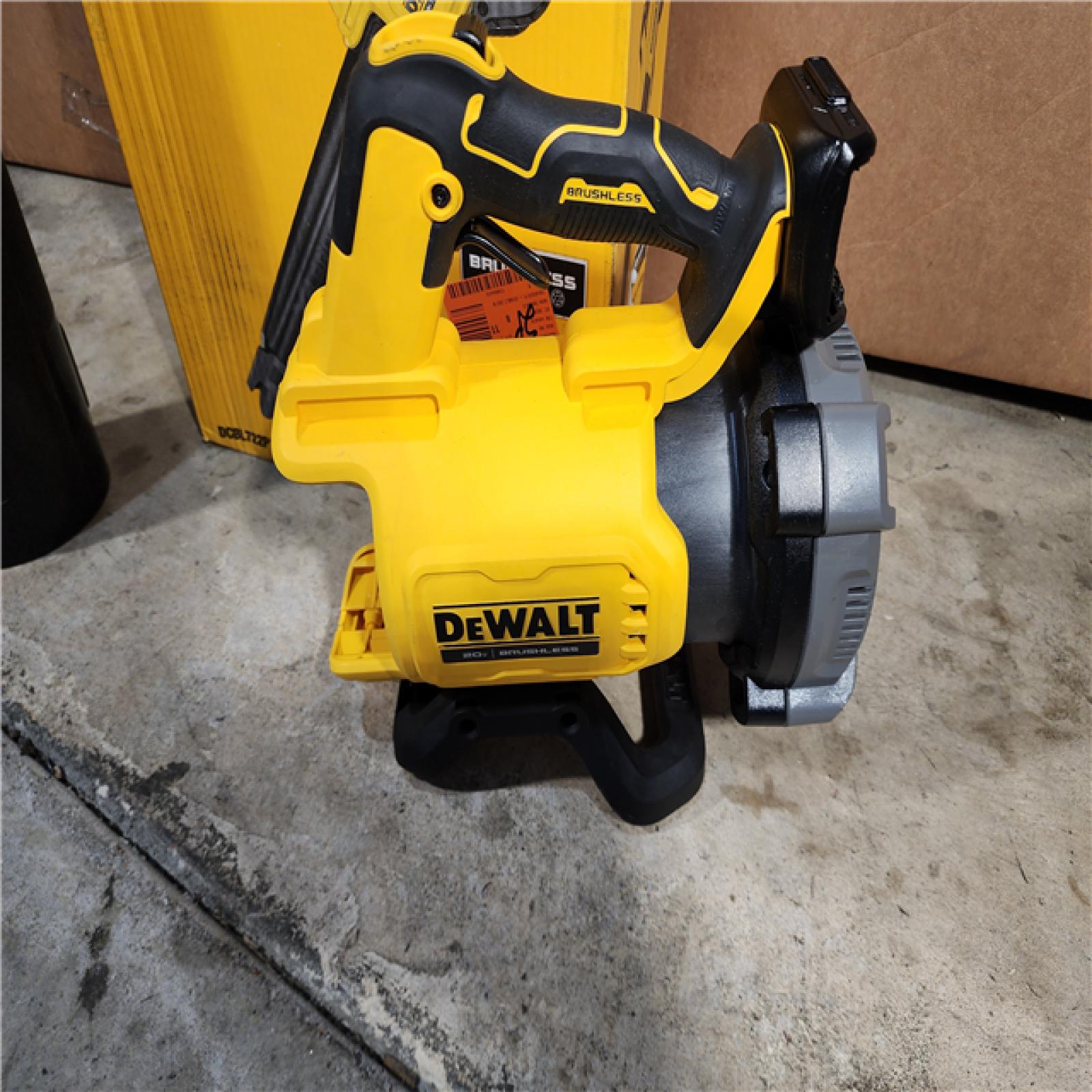 HOUSTON LOCATION - AS-IS DeWalt Brushless Cordless Battery Powered Handheld Leaf Blower KIT