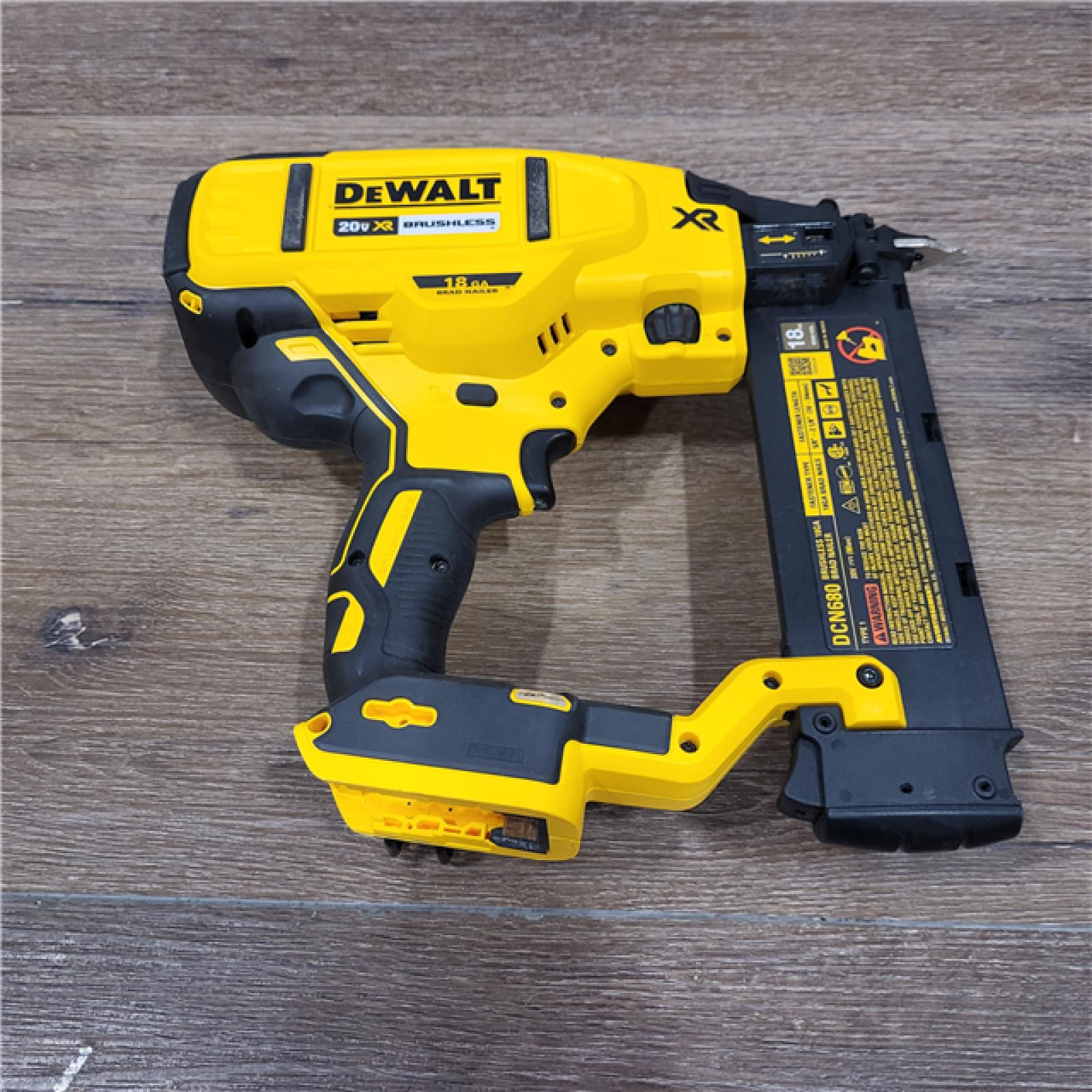 AS-IS DEWALT 20V MAX XR 18 Gauge Brad Nailer Kit