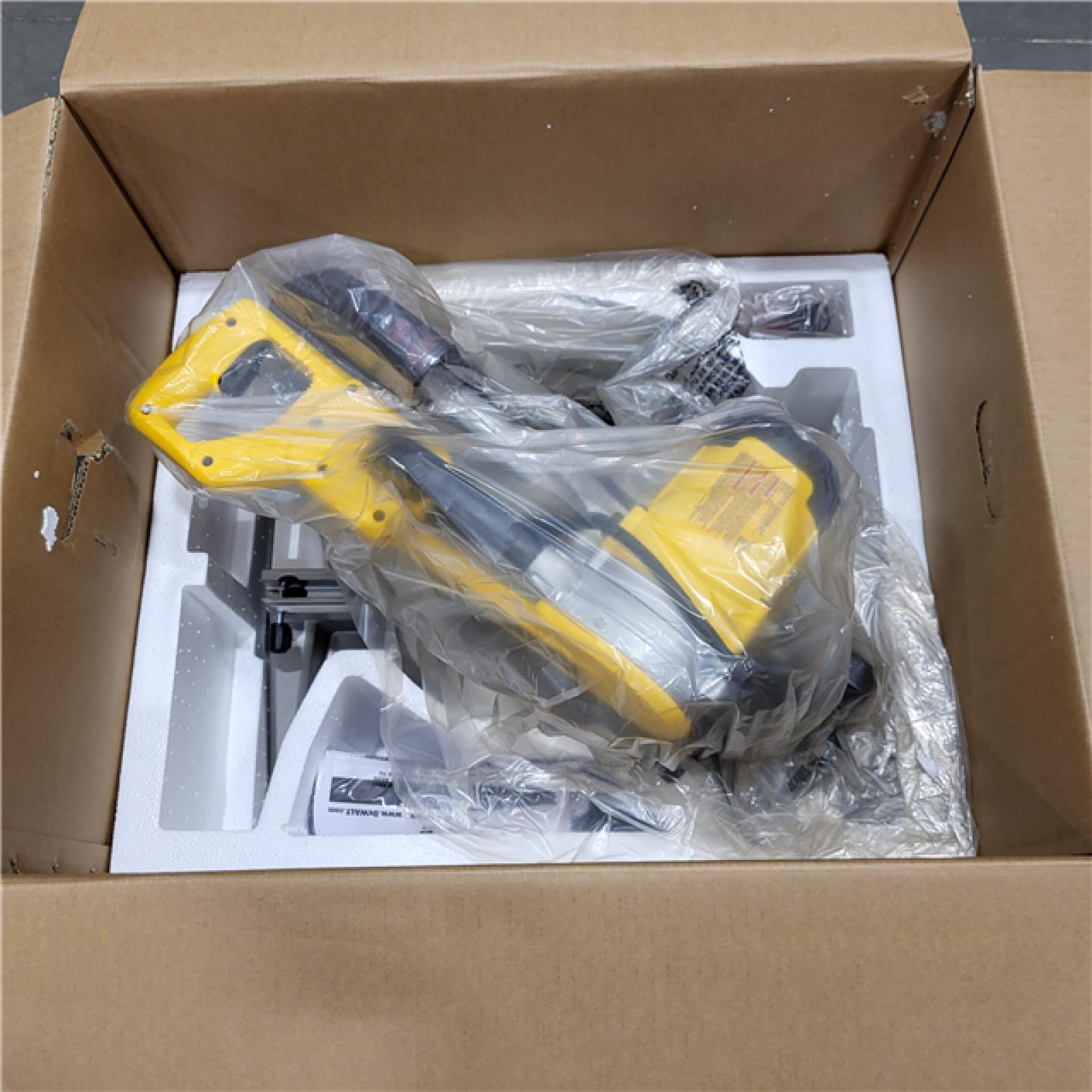 NEW!  DeWalt 15 Amp Corded 12 in. Compound Double Bevel Miter Saw