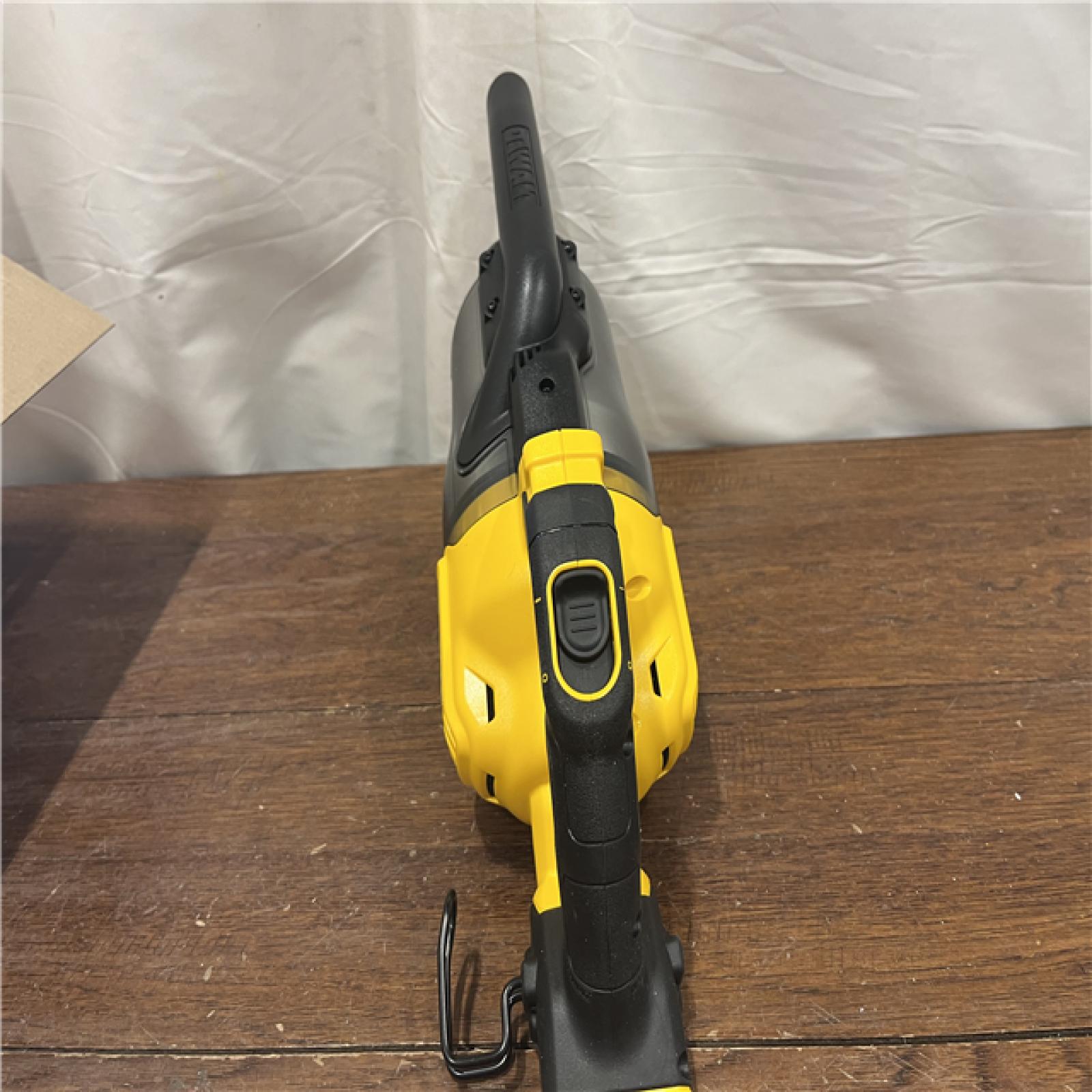 AS-ISDEWALT 20V Lithium-Ion Cordless Dry Hand Vacuum kit  (Tool Only)