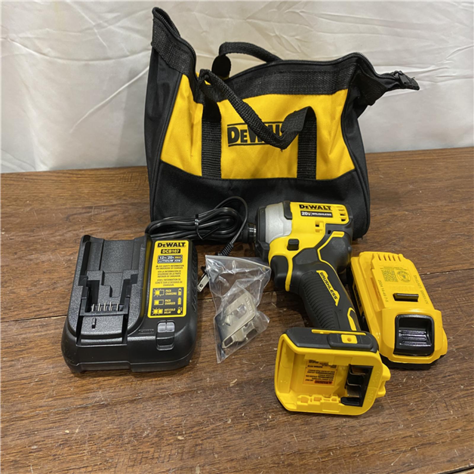 AS-ISDEWALT ATOMIC 20V MAX* Brushless Cordless Compact 1/4 in. Impact Driver Kit