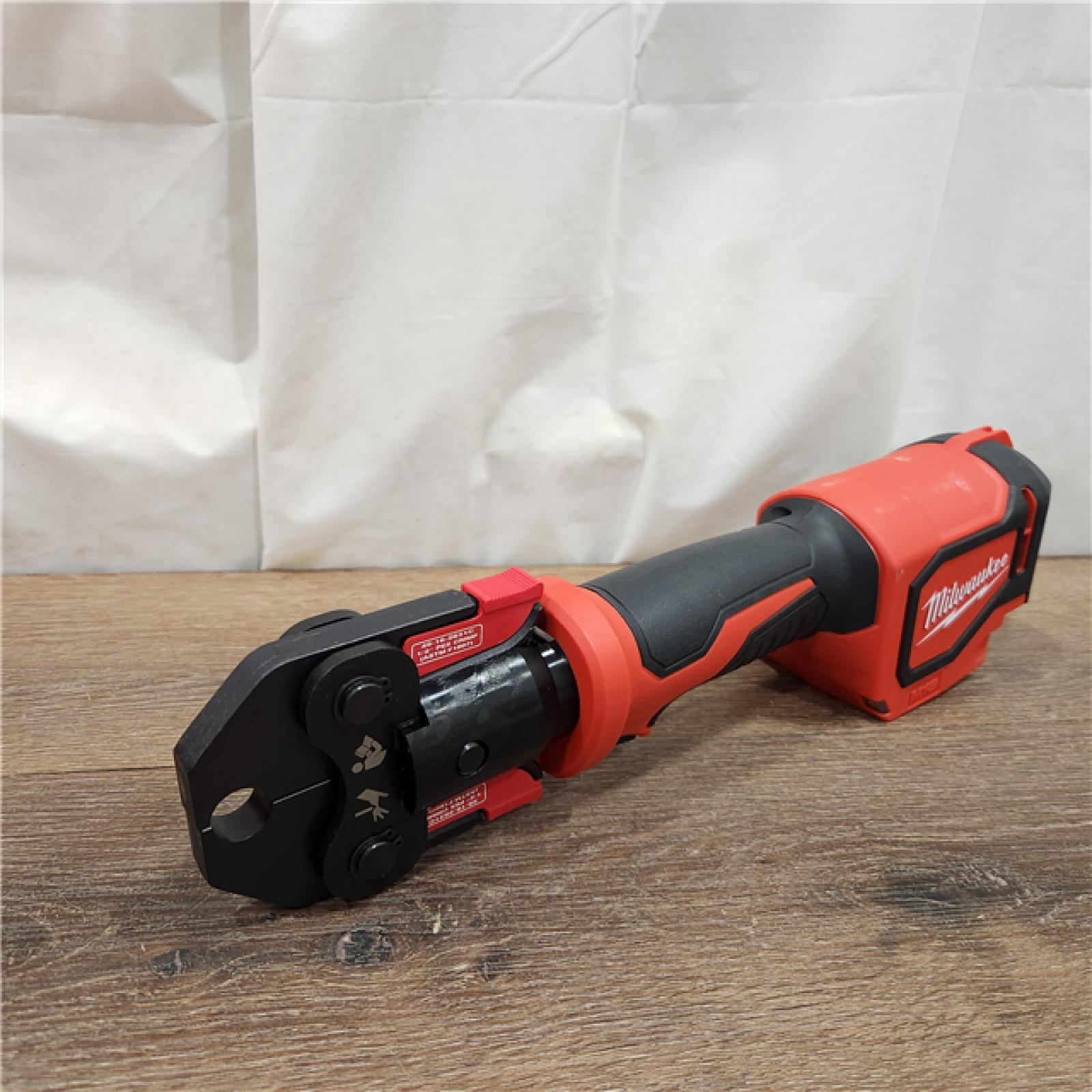 AS-IS M18 18V Lithium-Ion Cordless Short Throw Press Tool Kit with 3 PEX Crimp Jaws (2) 2.0 Ah Batteries and Charger