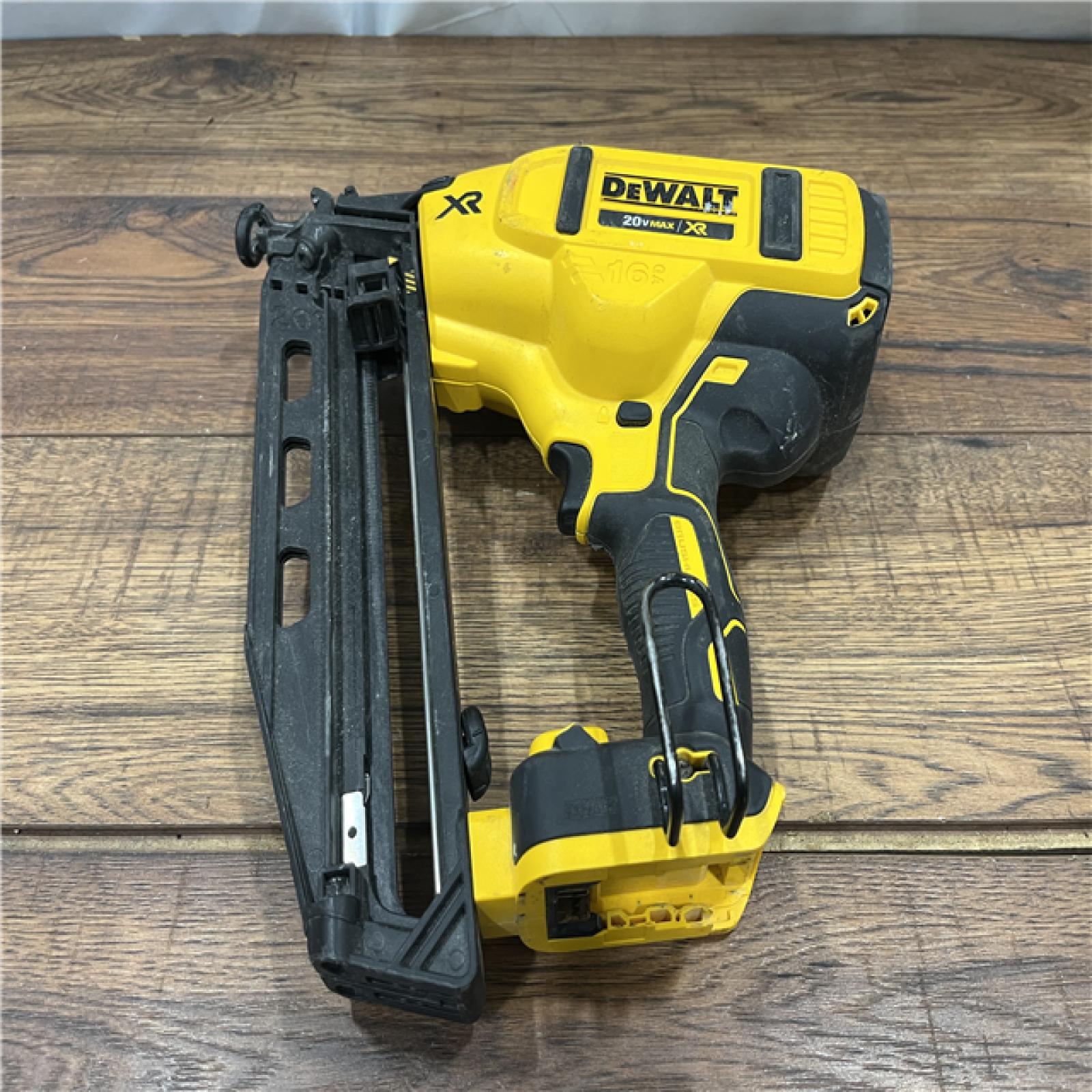 AS-IS DEWALT Cordless 20V Max XR Angled Finish Nailer (Tool Only)