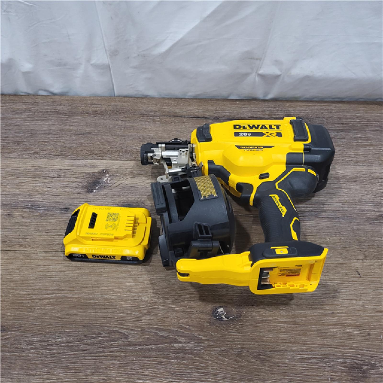 AS-IS DEWALT 2007898 Roofing Nailer Cordless