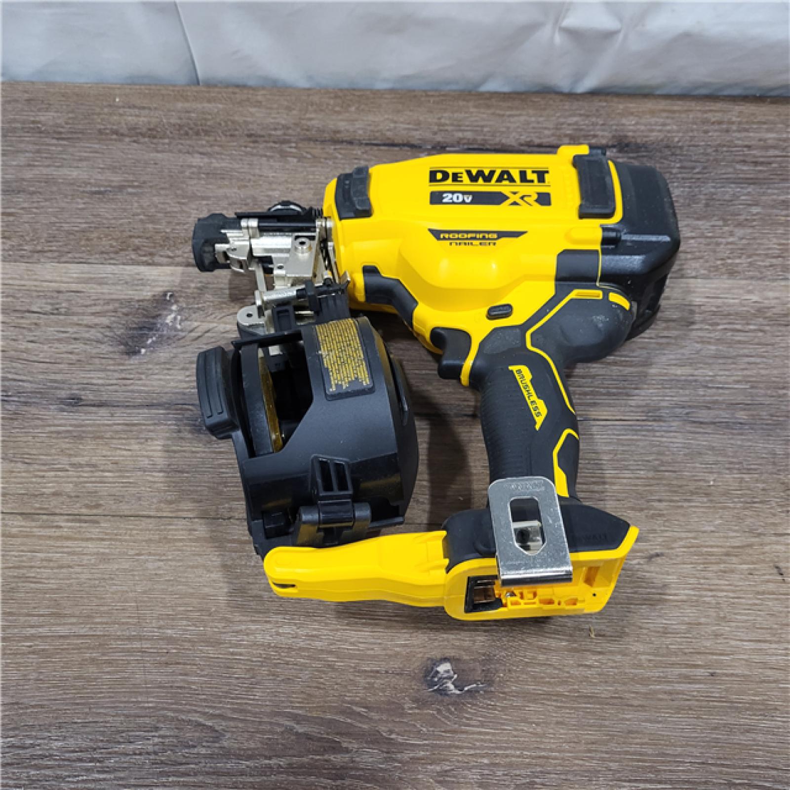 AS-IS DEWALT 2007898 Roofing Nailer Cordless