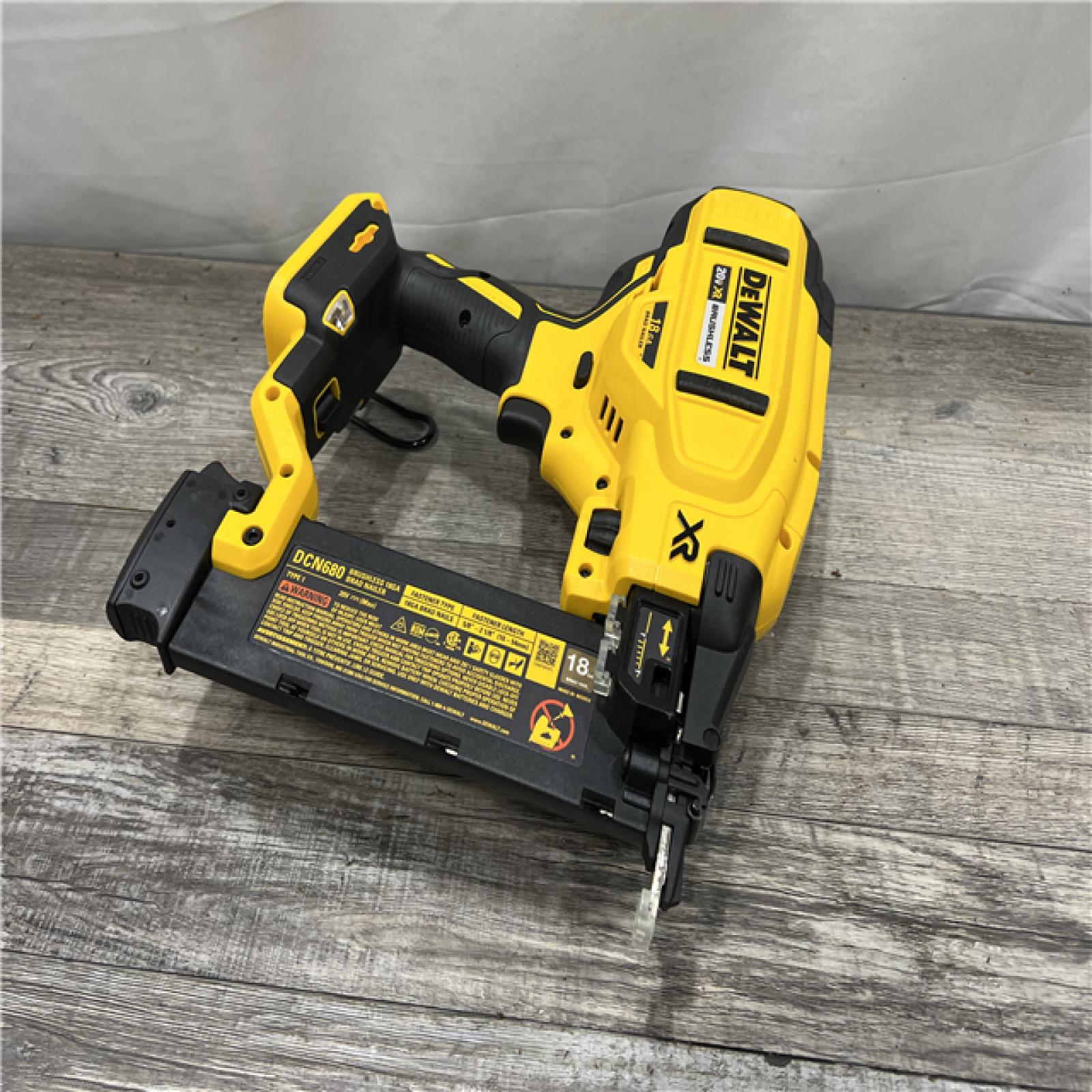 AS-IS DEWALT 20V MAX XR 18 Gauge Brad Nailer Kit