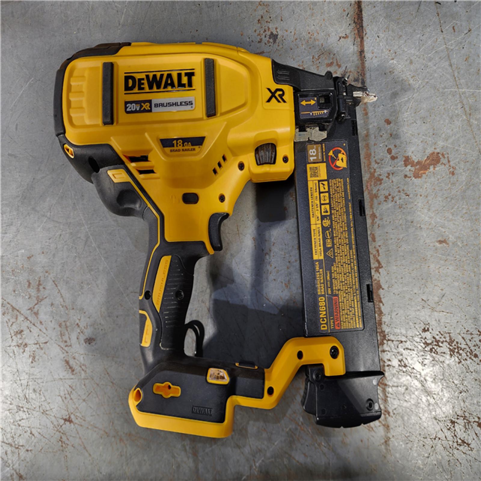 HOUSTON LOCATION - AS-IS DEWALT 20V MAX XR 18 Gauge Brad Nailer Kit