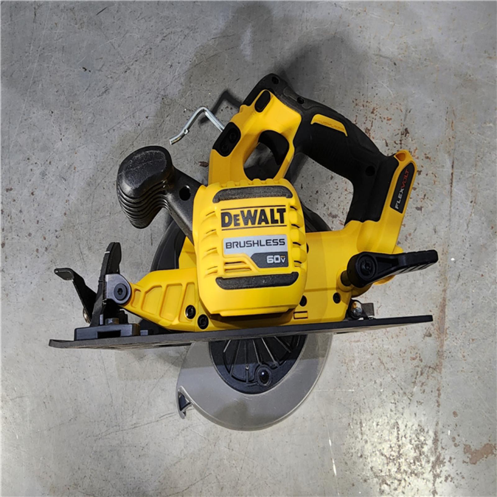 HOUSTON LOCATION - AS-IS DeWALT Flexvolt Max 7-1/4  60V Brushless Circular Saw DCS578B (Bare Tool)