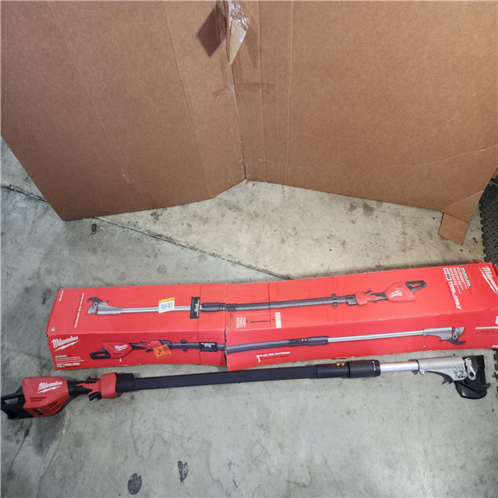 HOUSTON LOCATION - AS-IS Milwaukee M18 Brushless Telescoping Pole Pruning Shears (TOOL ONLY)