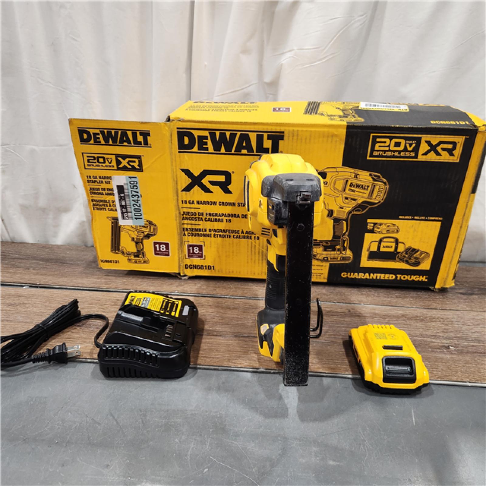 AS IS in Box DEWALT DCN681D1 20V 18Ga Stapler Kit