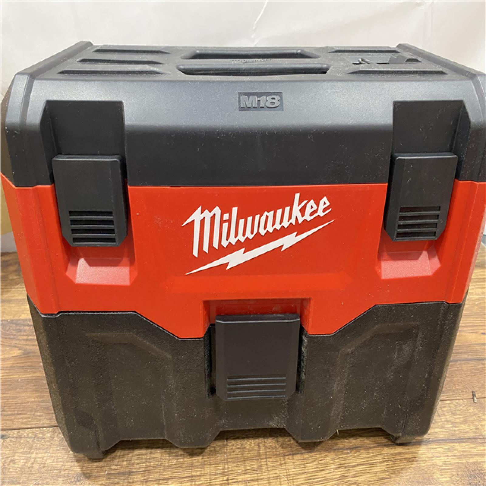 AS IS Milwaukee M18 Vacuum 2Gal 6  Hose Access Bare Tool