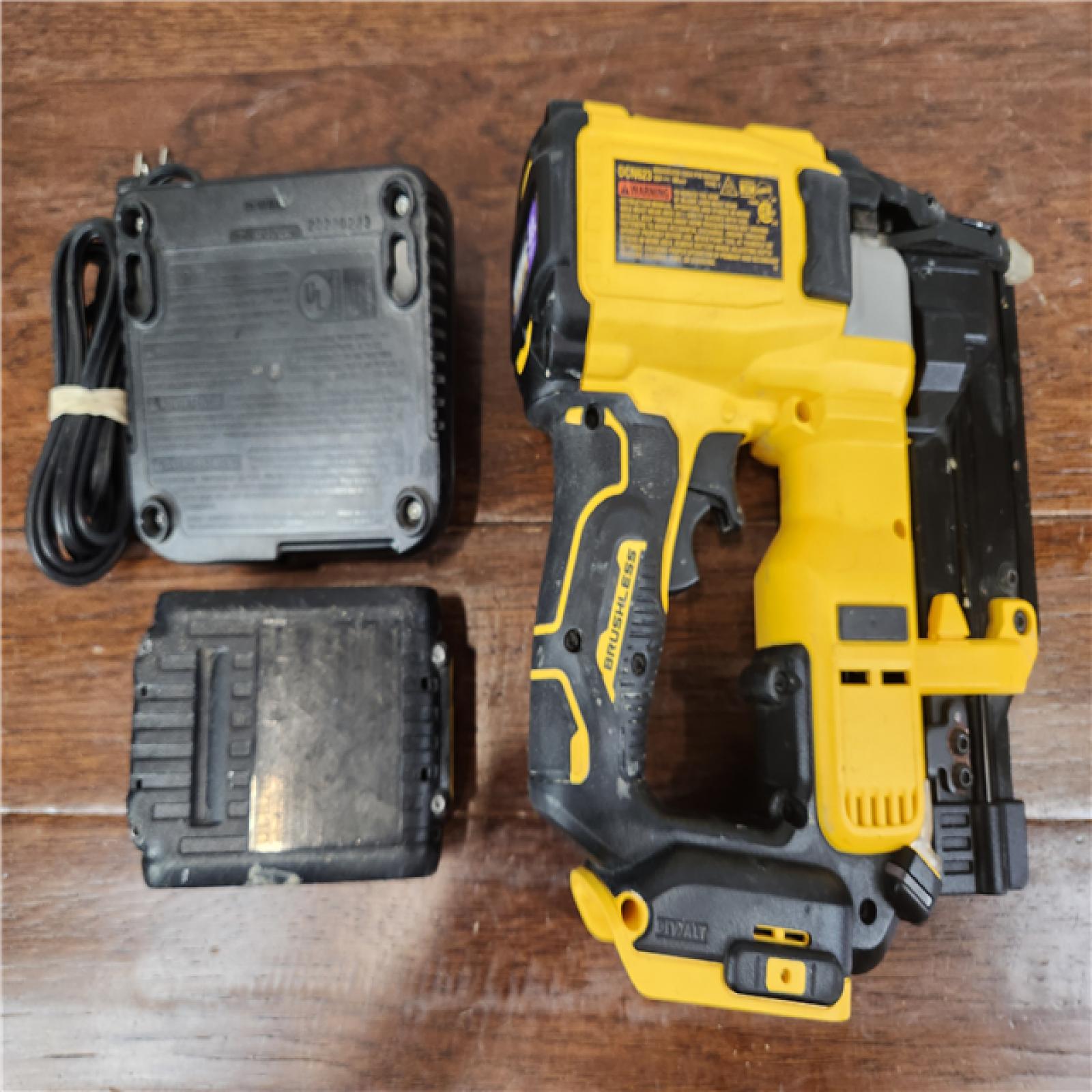 AS-IS DEWALT ATOMIC 20V MAX Brushless Cordless 23 Gauge Pin Nailer Kit