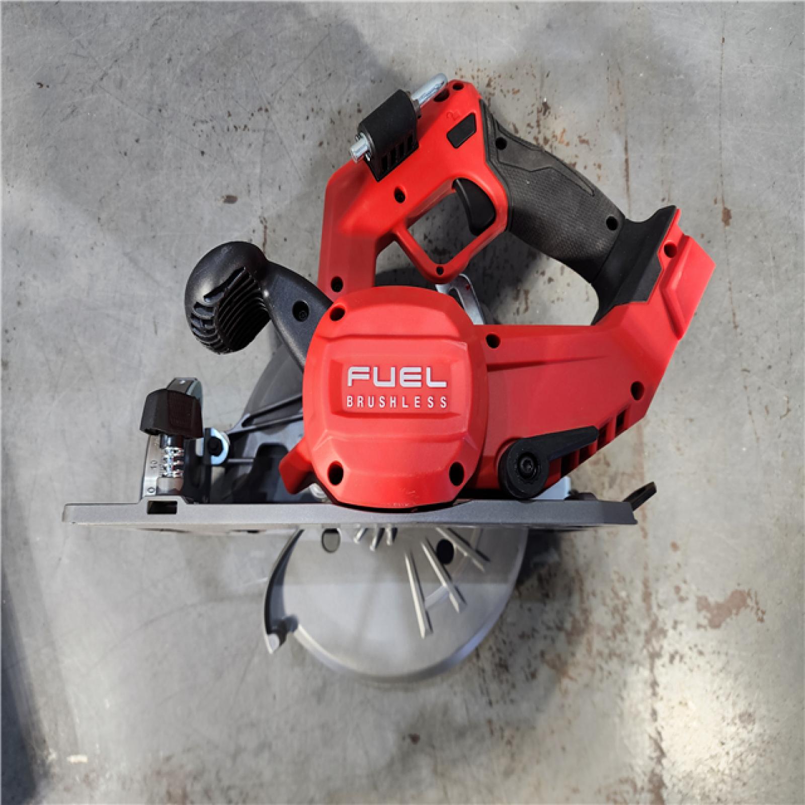 HOUSTON LOCATION - AS-IS Milwaukee M18 FUEL 18V Lithium-Ion Brushless Cordless 7-1/4 in. Circular Saw (Tool-Only)