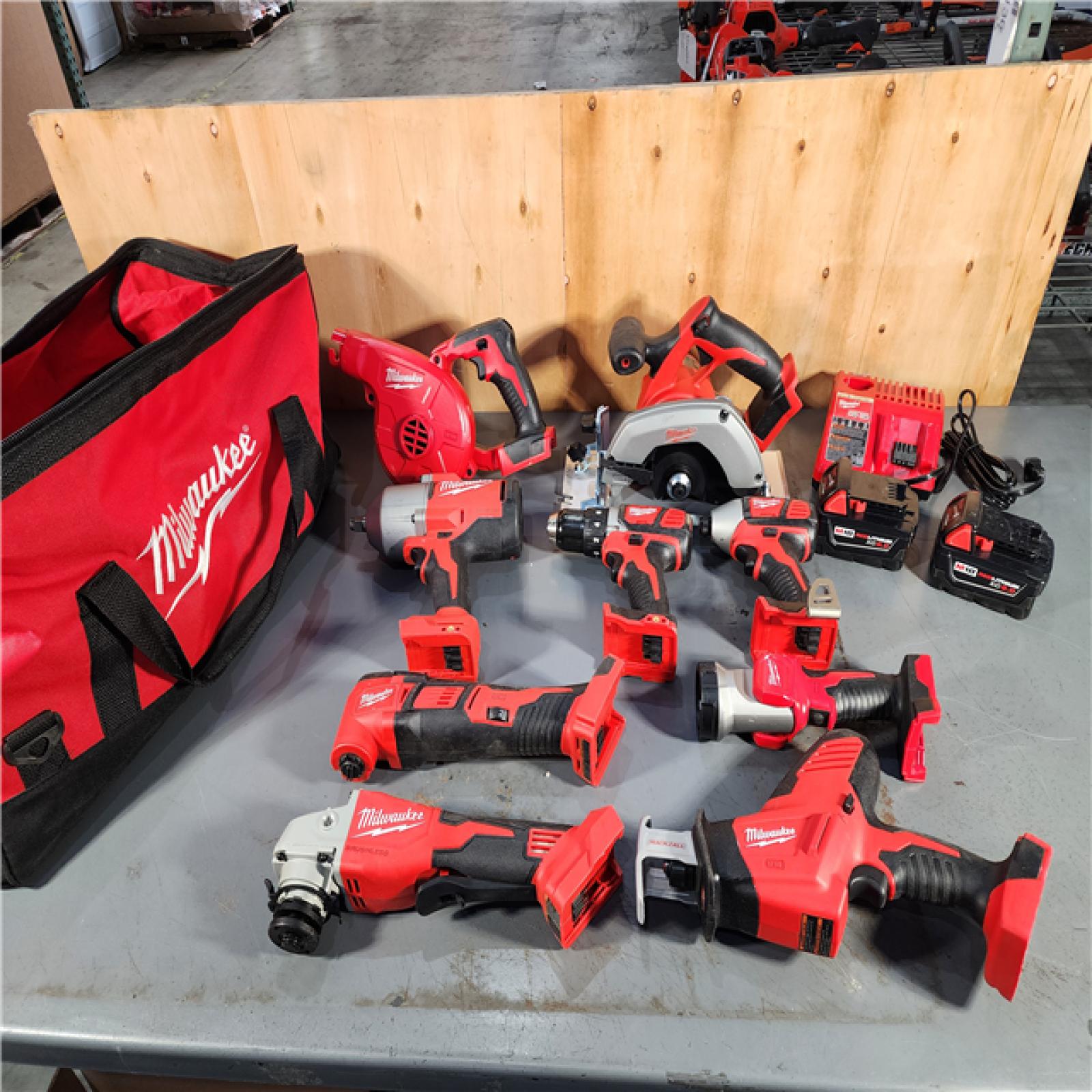 HOUSTON LOCATION - AS-IS MILWAUKEE 9 TOOL COMBO KIT W/ 2 BATTERY & CHARGER