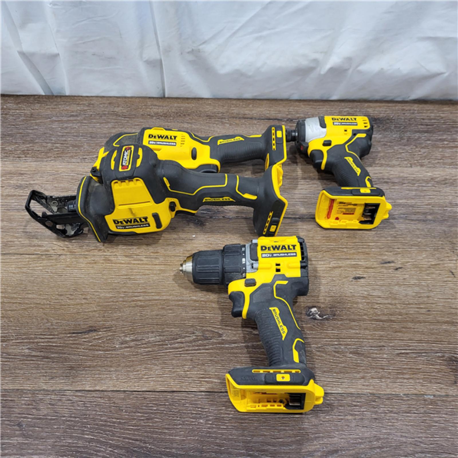 AS-IS DEWALT  ATOMIC 20V MAX Brushless Cordless 4-Tool Combo Kit