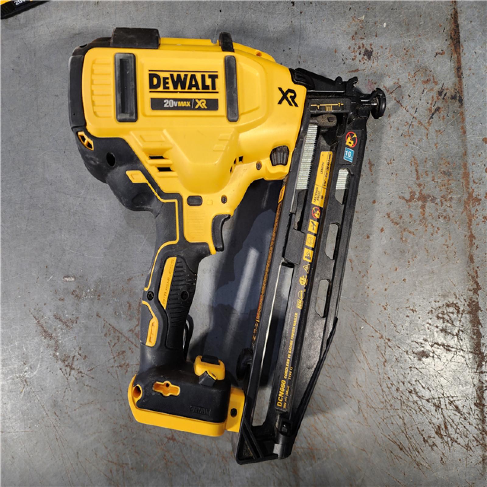 HOUSTON LOCATION - AS-IS DeWalt DCN660D1 20V 16 Gauge Cordless Angled Finish Nailer Kit W/ 2Ah Battery