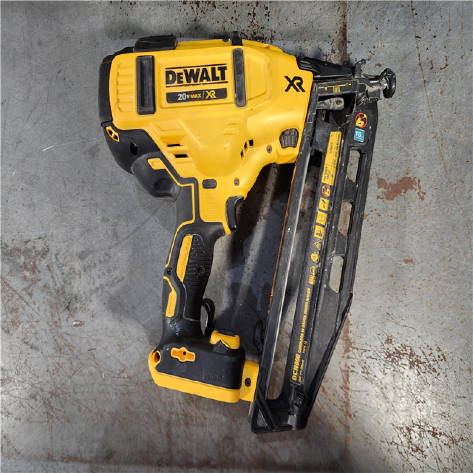 HOUSTON LOCATION - AS-IS DeWalt DCN660D1 20V 16 Gauge Cordless Angled Finish Nailer Kit W/ 2Ah Battery