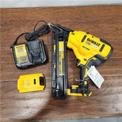 NEW DEWALT 20V MAX XR 15 Ga. Cordless 34 Deg Nailer 20 V