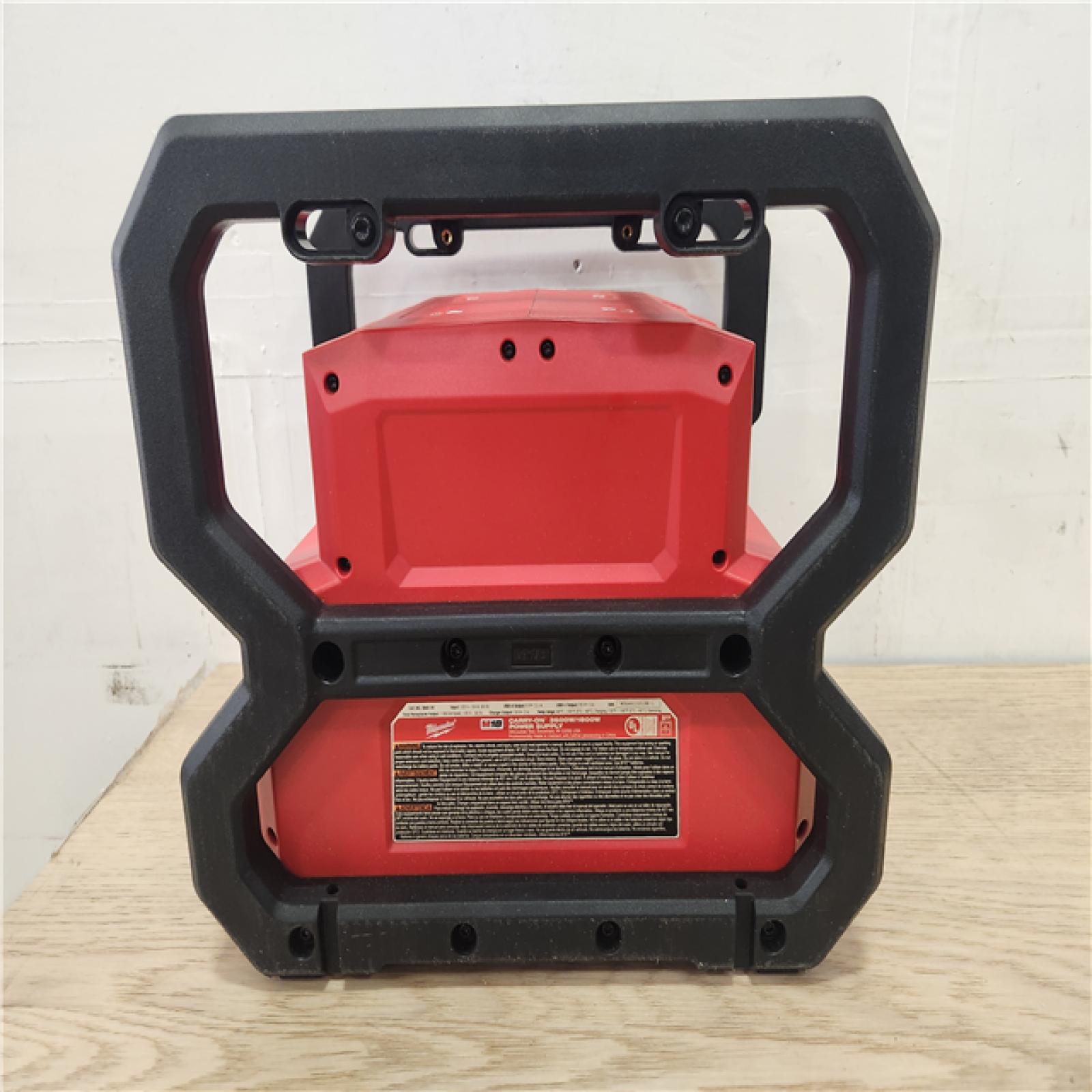 Phoenix Location Appears NEW Milwaukee M18 18V Lithium-Ion Cordless 3600-Watt/1800-Watt Battery Powered Power Supply 2845-20