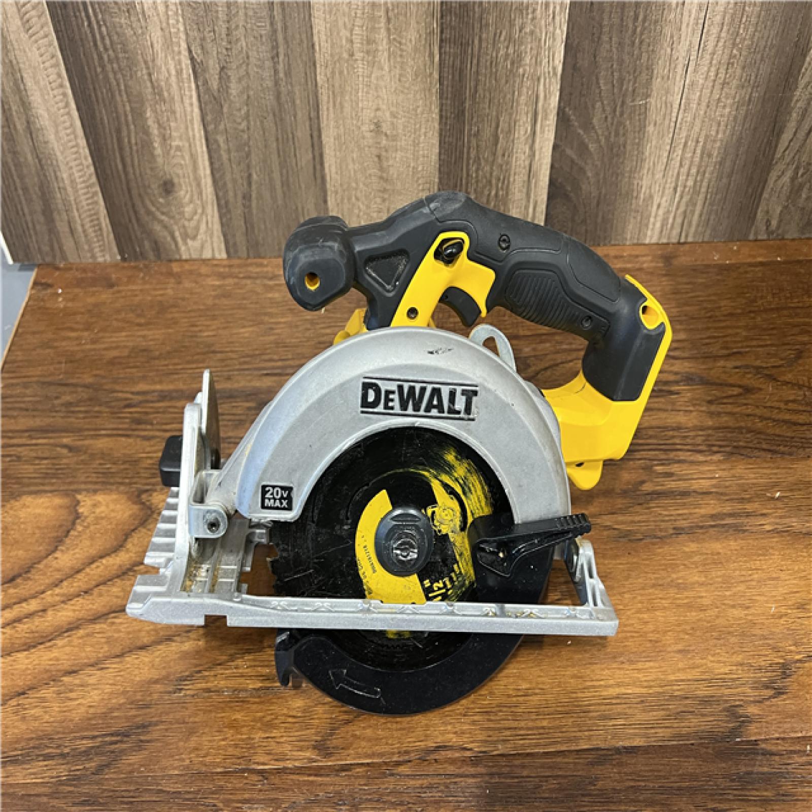 AS-IS DEWALT 20V MAX Cordless Brushless 6-1/2 in. Sidewinder Style Circular Saw (Tool Only)