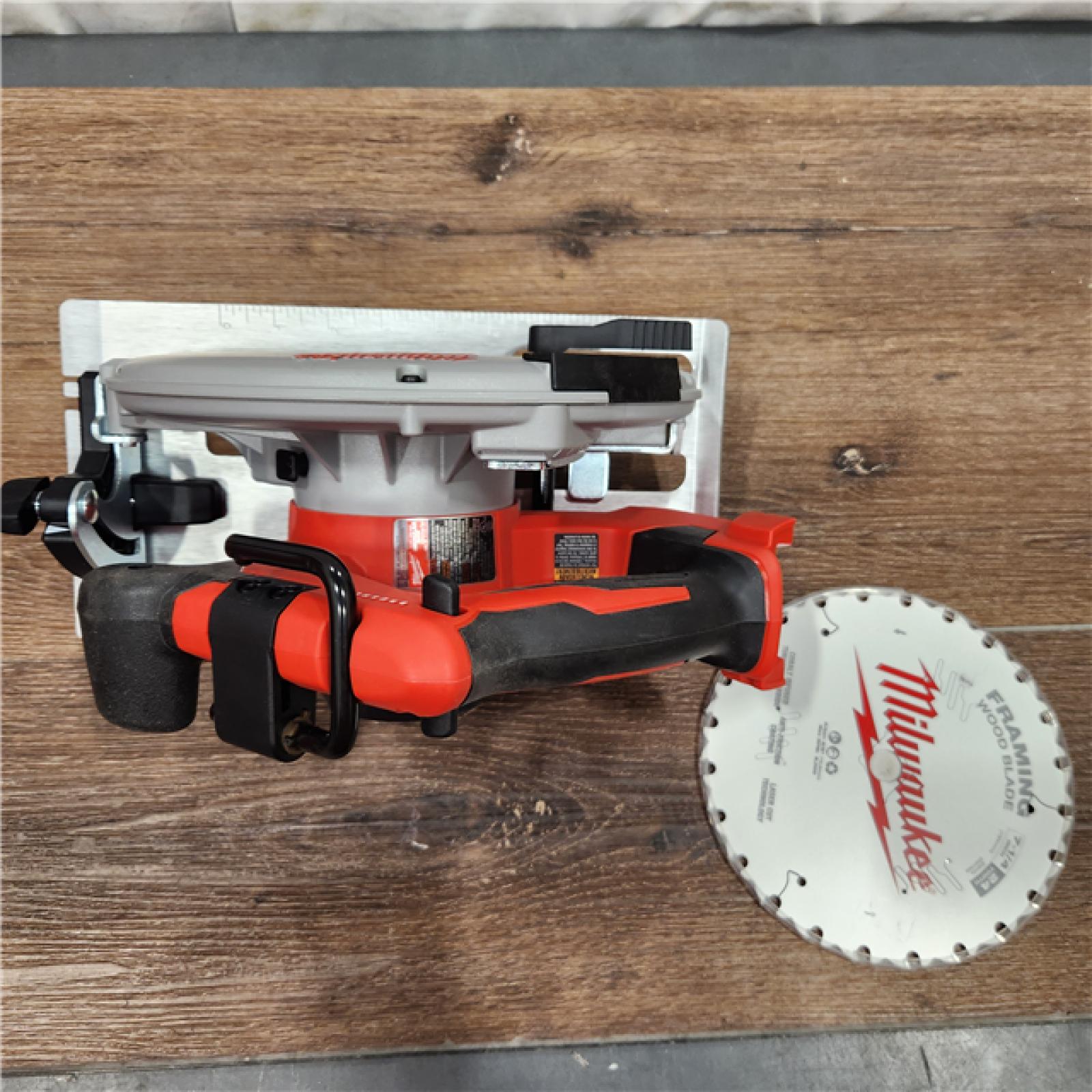 AS-IS Milwaukee M18 7-1/4  18V Brushless Circular Saw 2631-20 (Bare Tool)