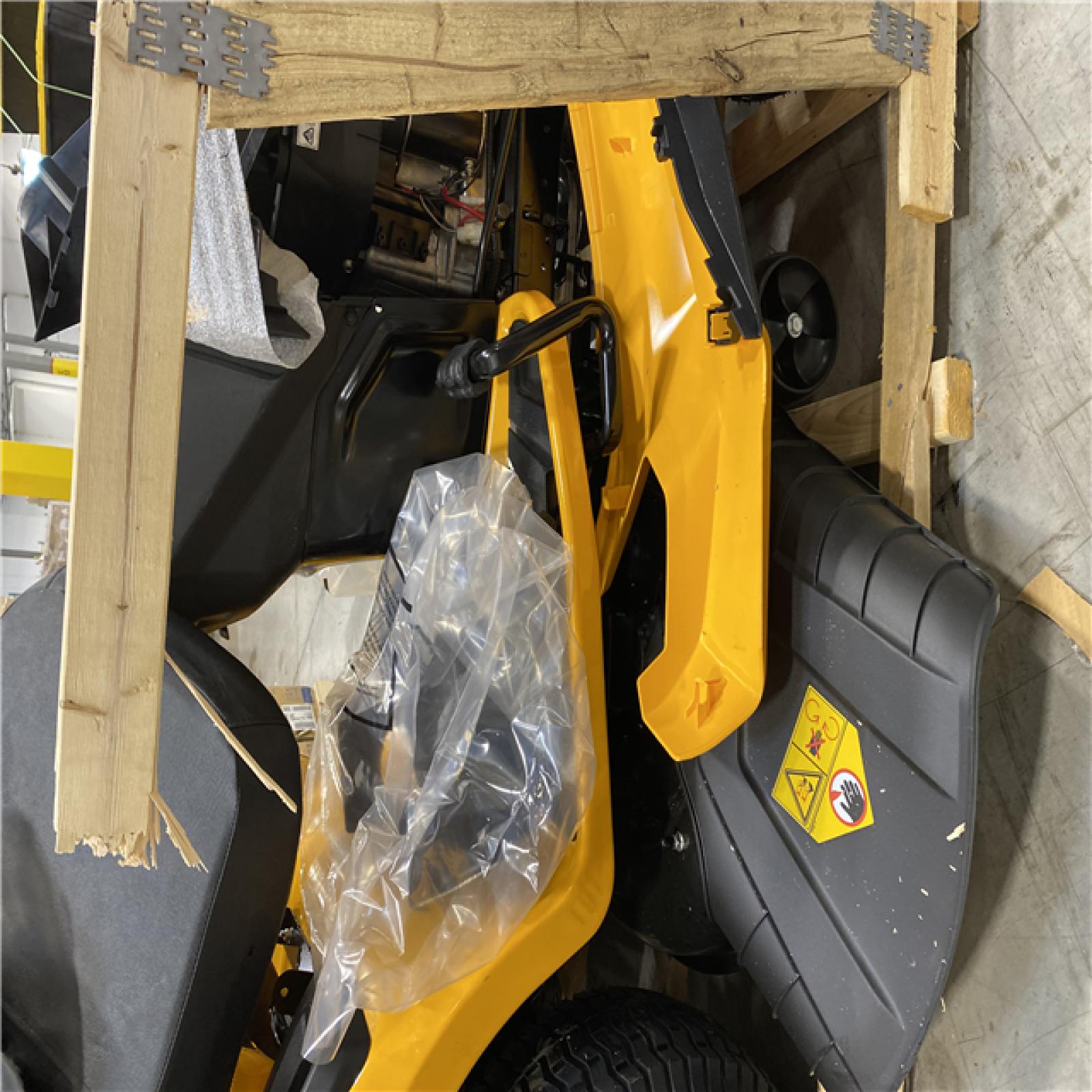 DALLAS LOCATION - Cub Cadet XT1 Enduro LT 42 in. 19 HP Briggs and Stratton Engine Hydrostatic Drive Gas Riding Lawn Tractor