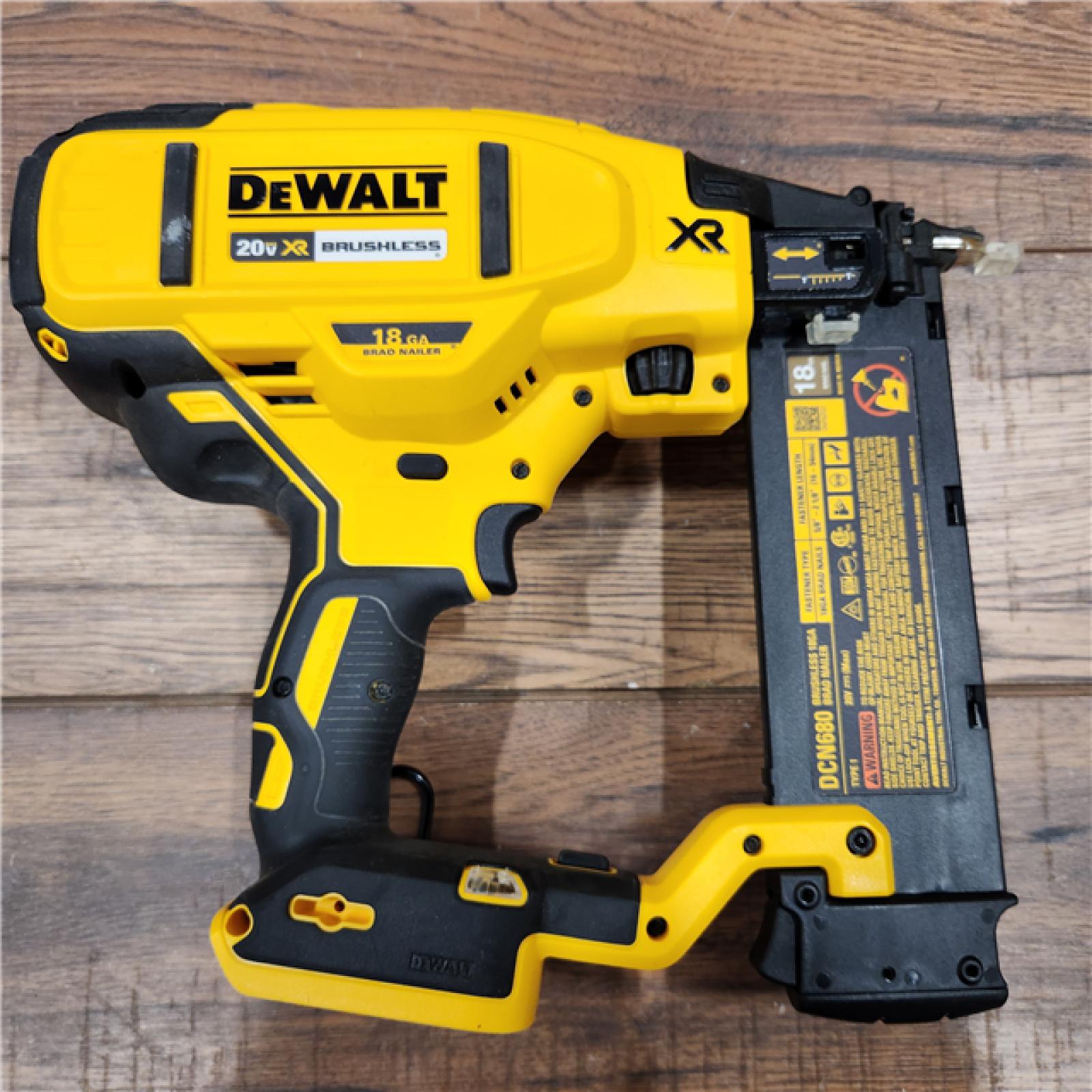 AS-IS DEWALT 20V MAX XR 18 Gauge Brad Nailer Kit