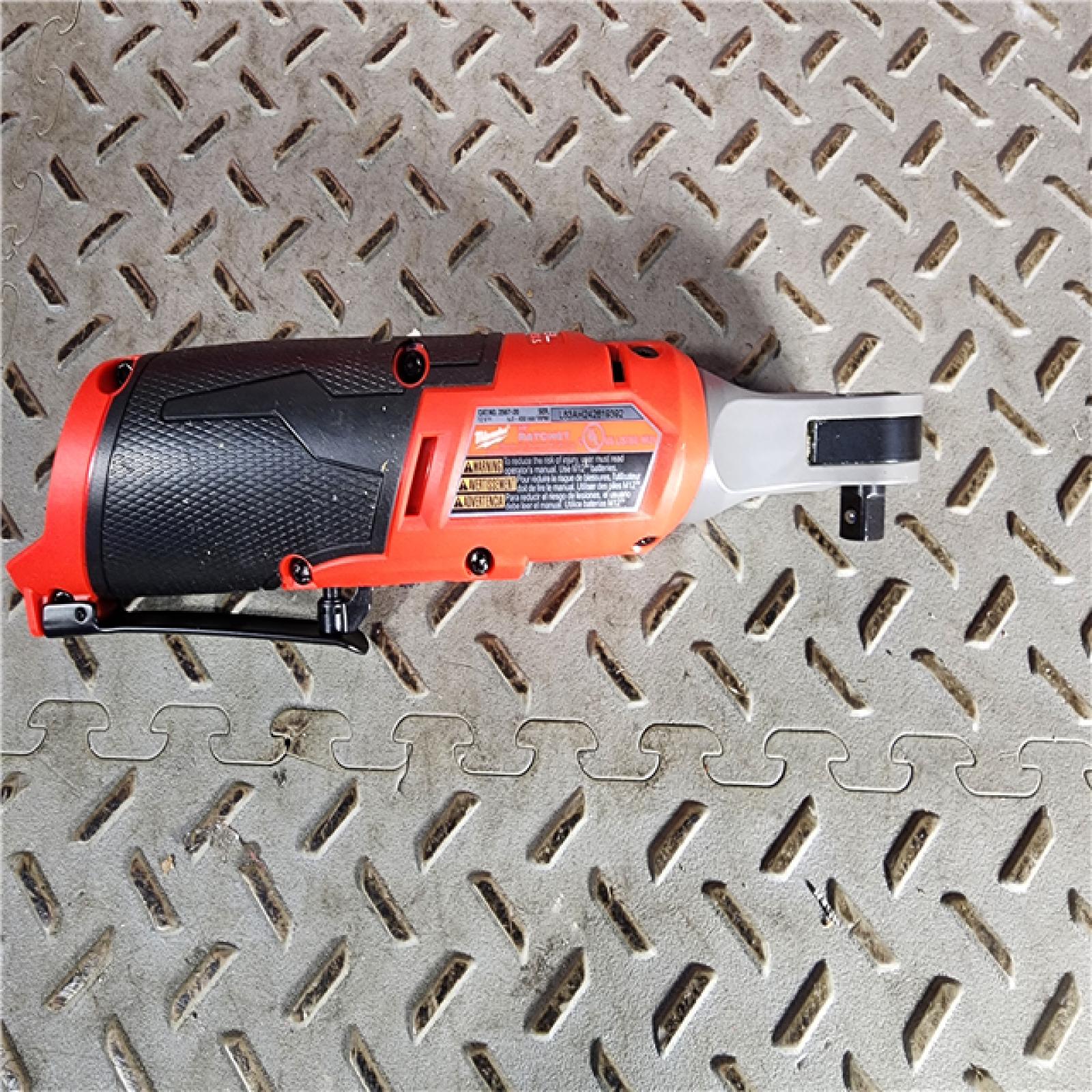 HOUSTON LOCATION - AS-IS (APPEARS LIKE NEW) Milwaukee M12 FUEL 3/8 High Speed Cordless Ratchet Kit