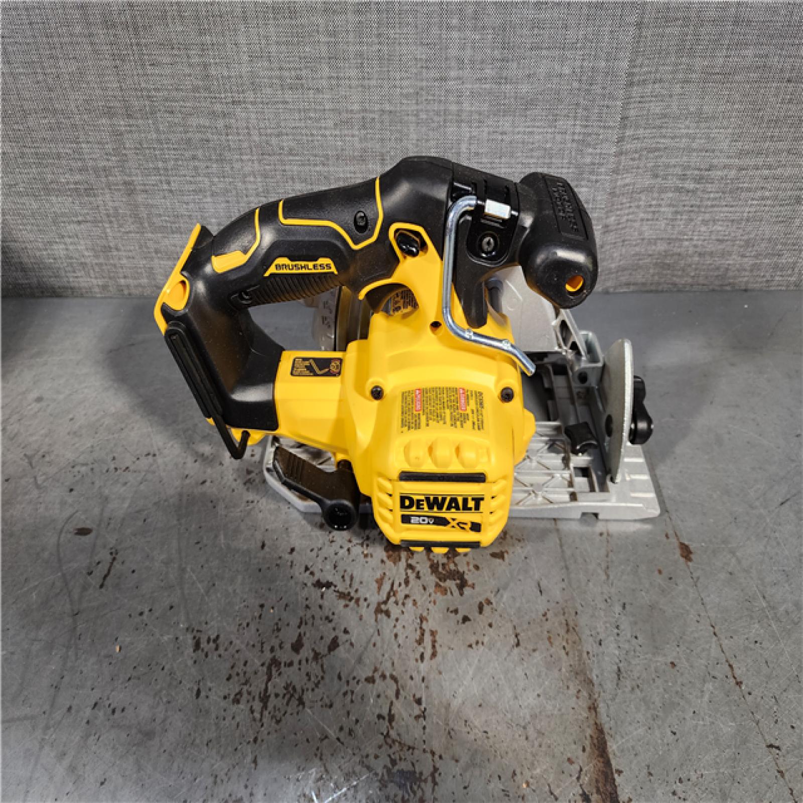 HOUSTON LOCATION - AS-IS DeWALT DCS565B 20V Max Brushless 6.5   Cordless Circular Saw